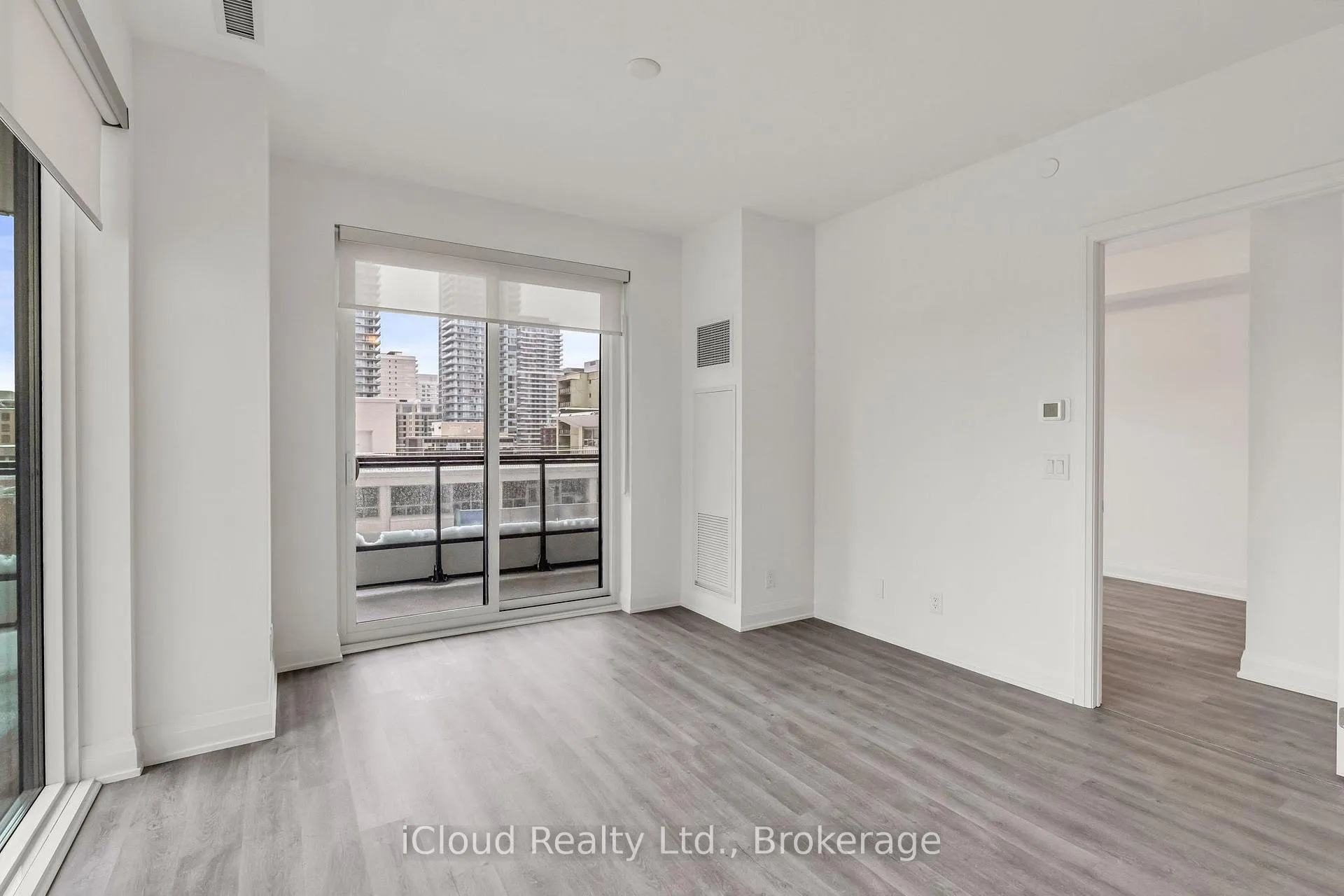 Photo 8 of Unit 1305, 65 Broadway Avenue, Toronto, Mount Pleasant West — HOMEH