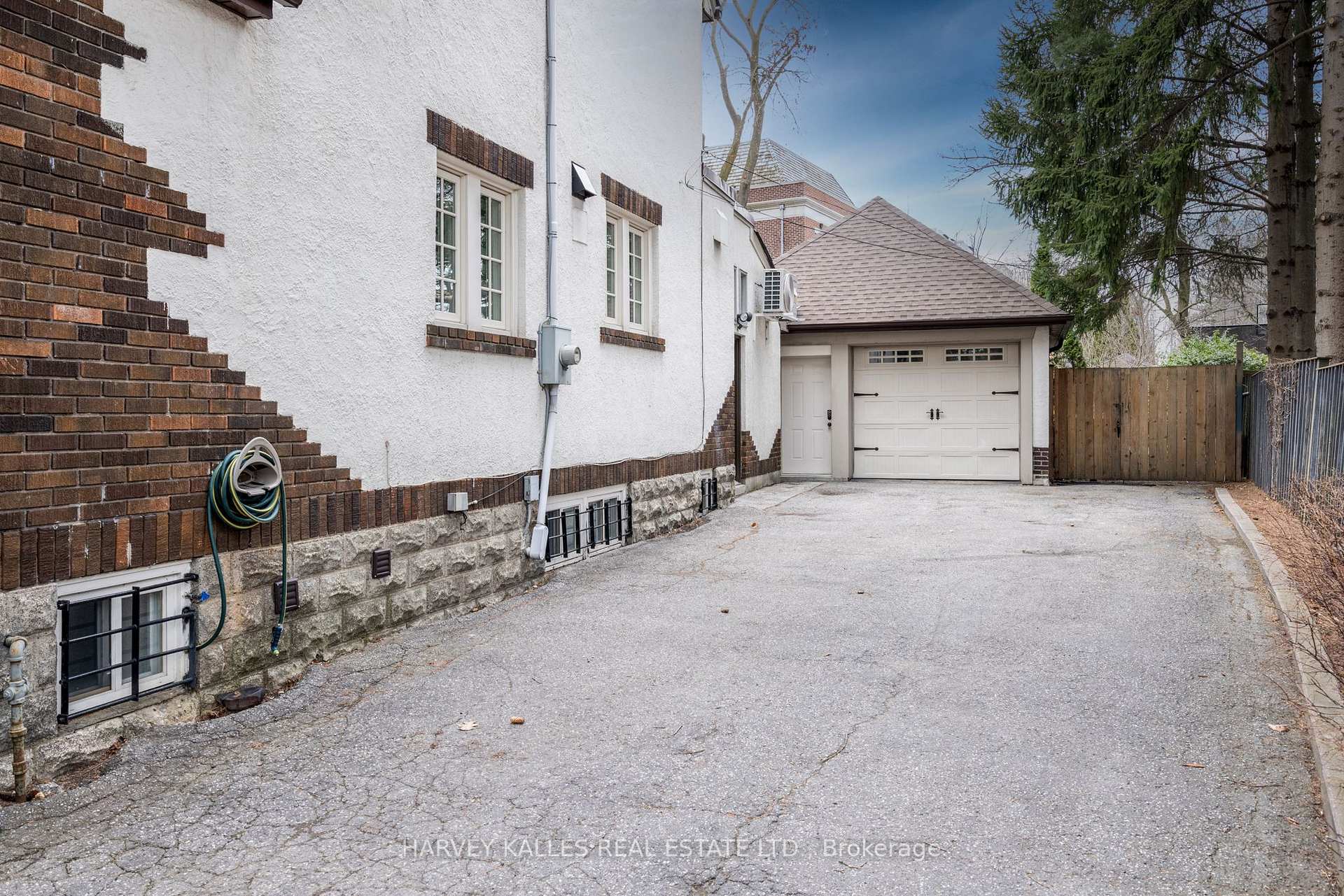 Photo 45 of 199 Alexandra Boulevard, Toronto, Lawrence Park South — HOMEH