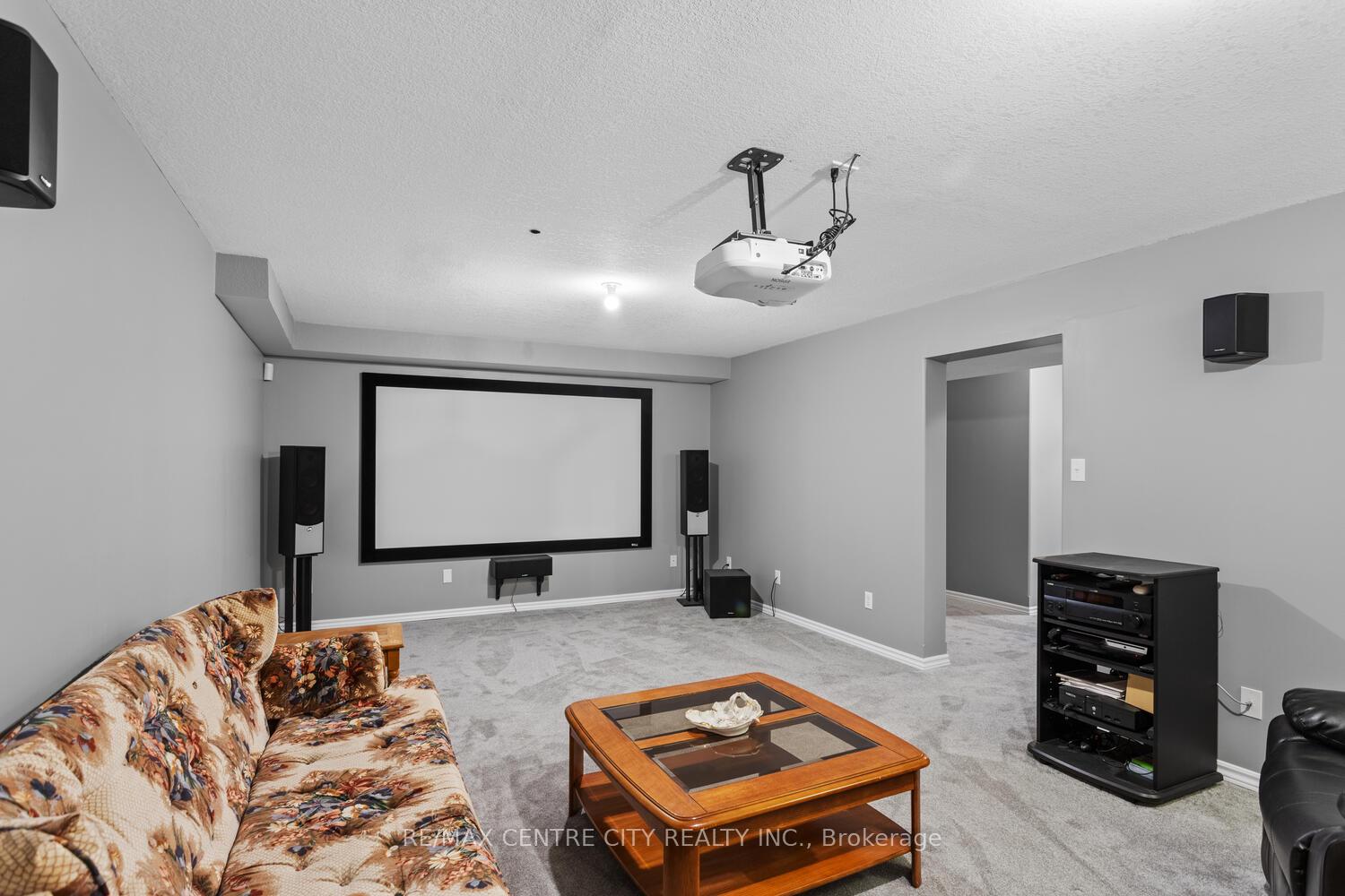 Photo 23 of 10 Hillview Drive, Thames Centre, Mossley — HOMEH