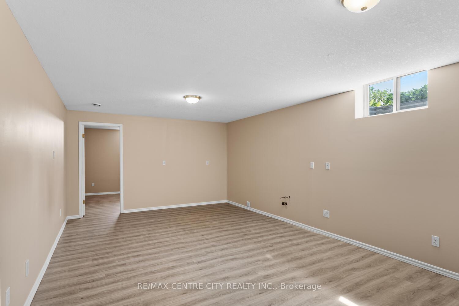 Photo 25 of 10 Hillview Drive, Thames Centre, Mossley — HOMEH