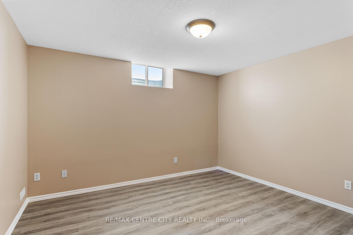 Photo 27 of 10 Hillview Drive, Thames Centre, Mossley — HOMEH