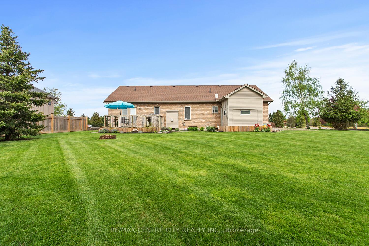 Photo 33 of 10 Hillview Drive, Thames Centre, Mossley — HOMEH