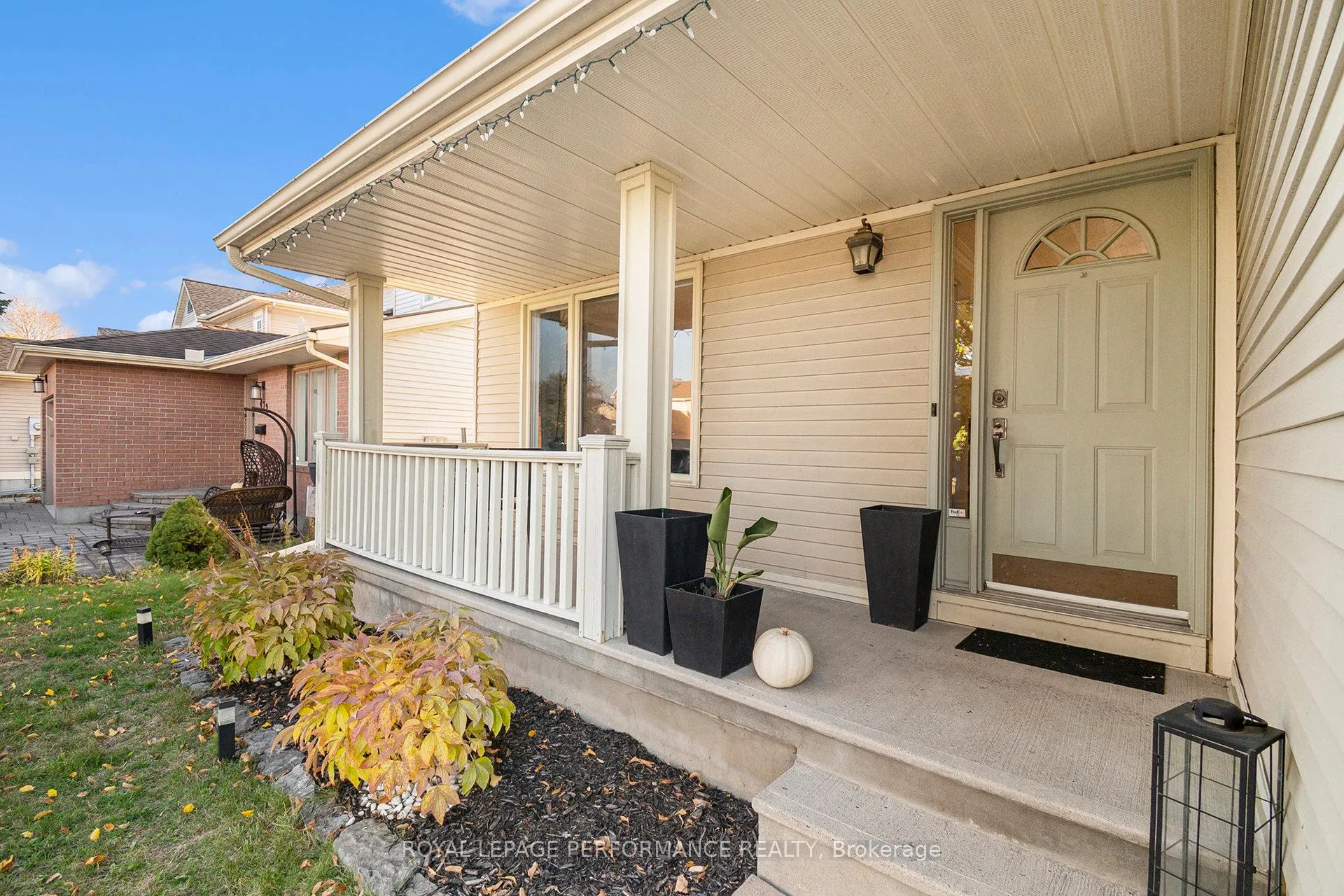 Photo 2 of 470 Rougemount Crescent, Ottawa, Fallingbrook/Gardenway South — HOMEH
