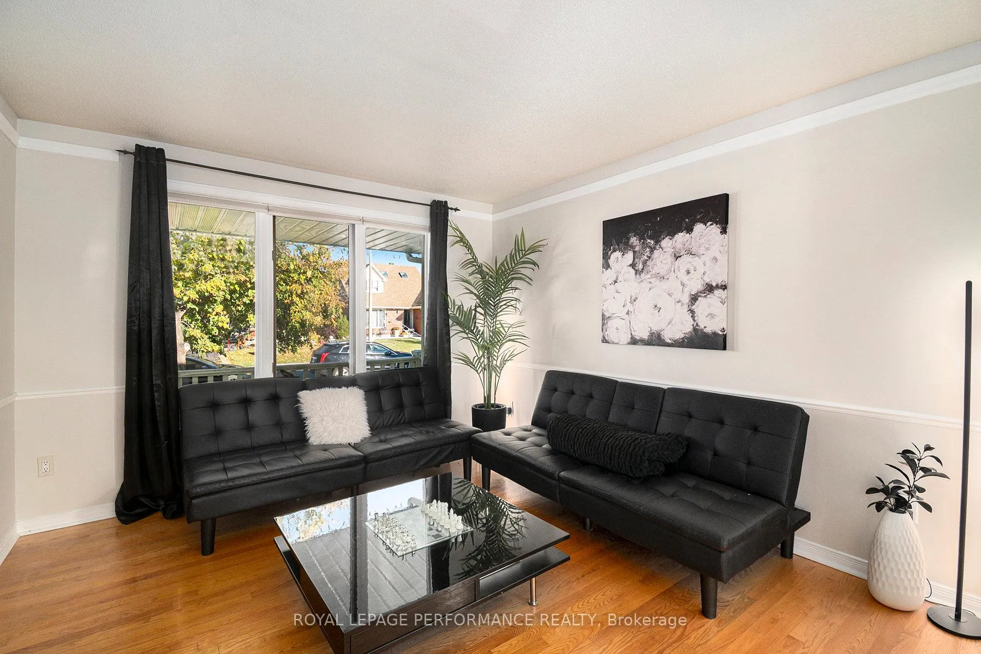 Photo 4 of 470 Rougemount Crescent, Ottawa, Fallingbrook/Gardenway South — HOMEH