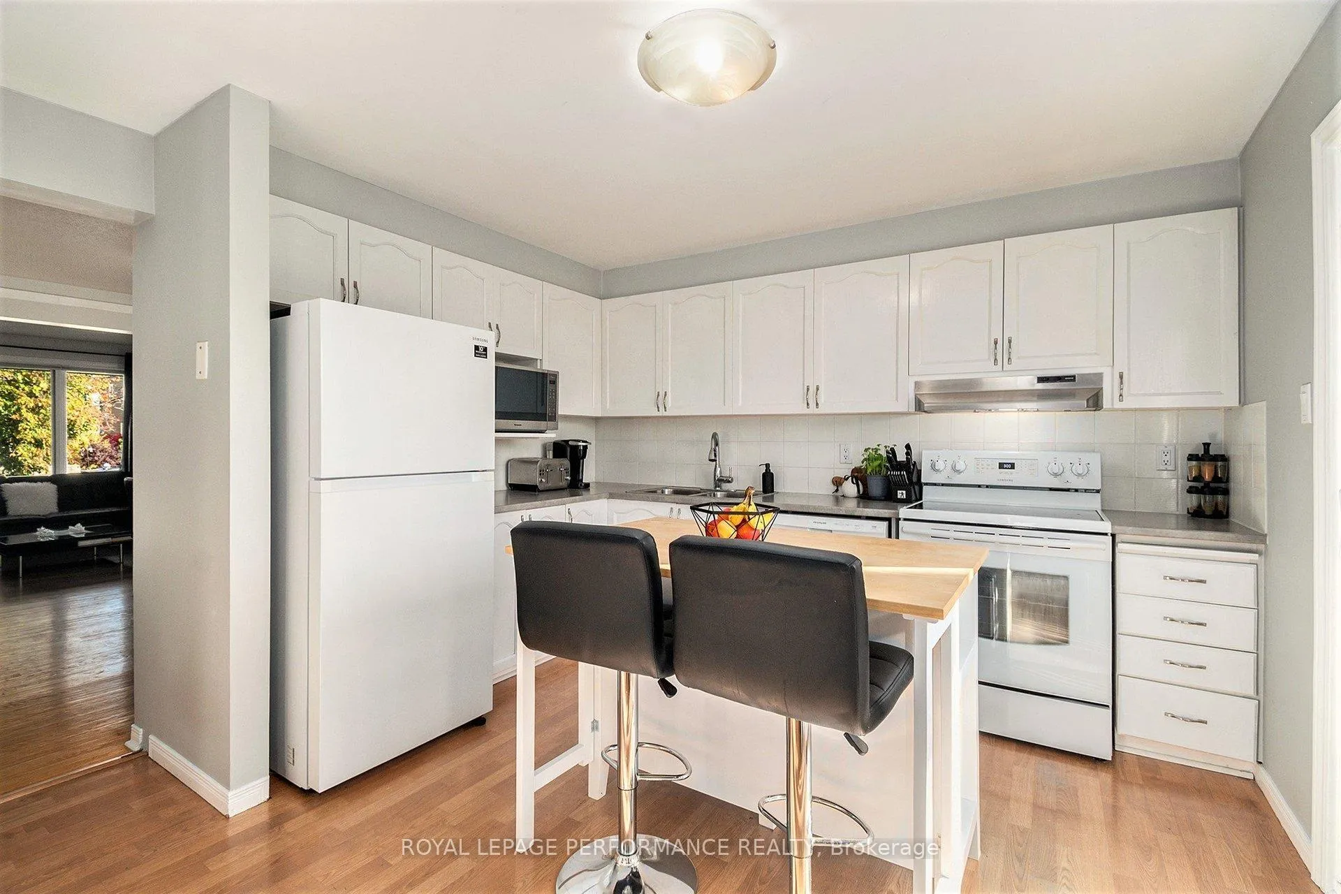Photo 10 of 470 Rougemount Crescent, Ottawa, Fallingbrook/Gardenway South — HOMEH