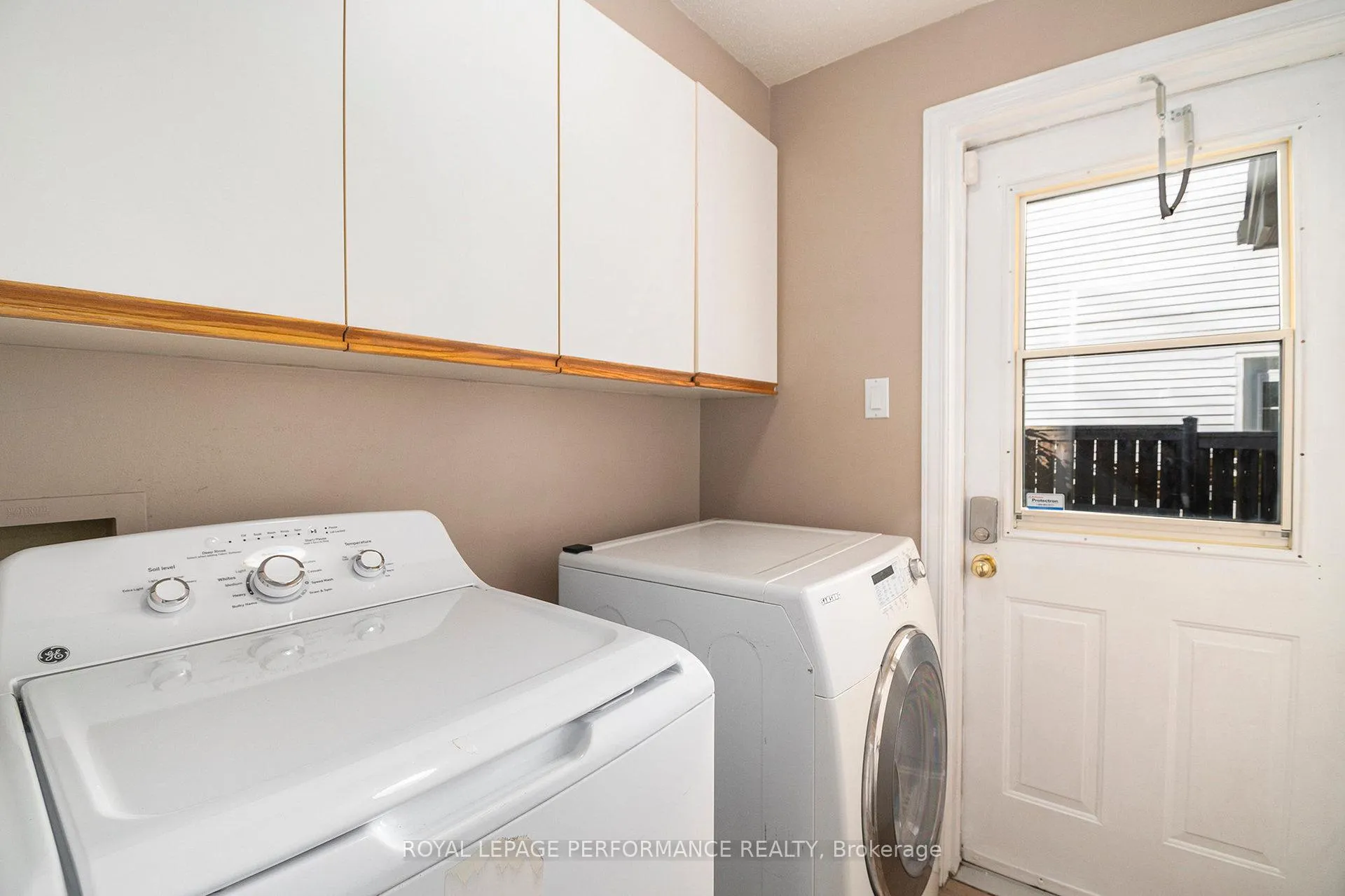 Photo 13 of 470 Rougemount Crescent, Ottawa, Fallingbrook/Gardenway South — HOMEH