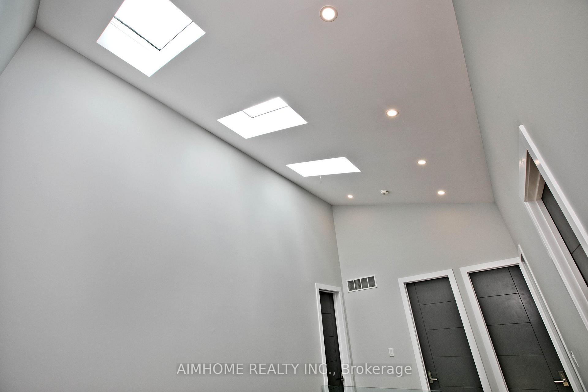 Photo 13 of 142 Ranee Avenue, Toronto, Englemount-Lawrence — HOMEH