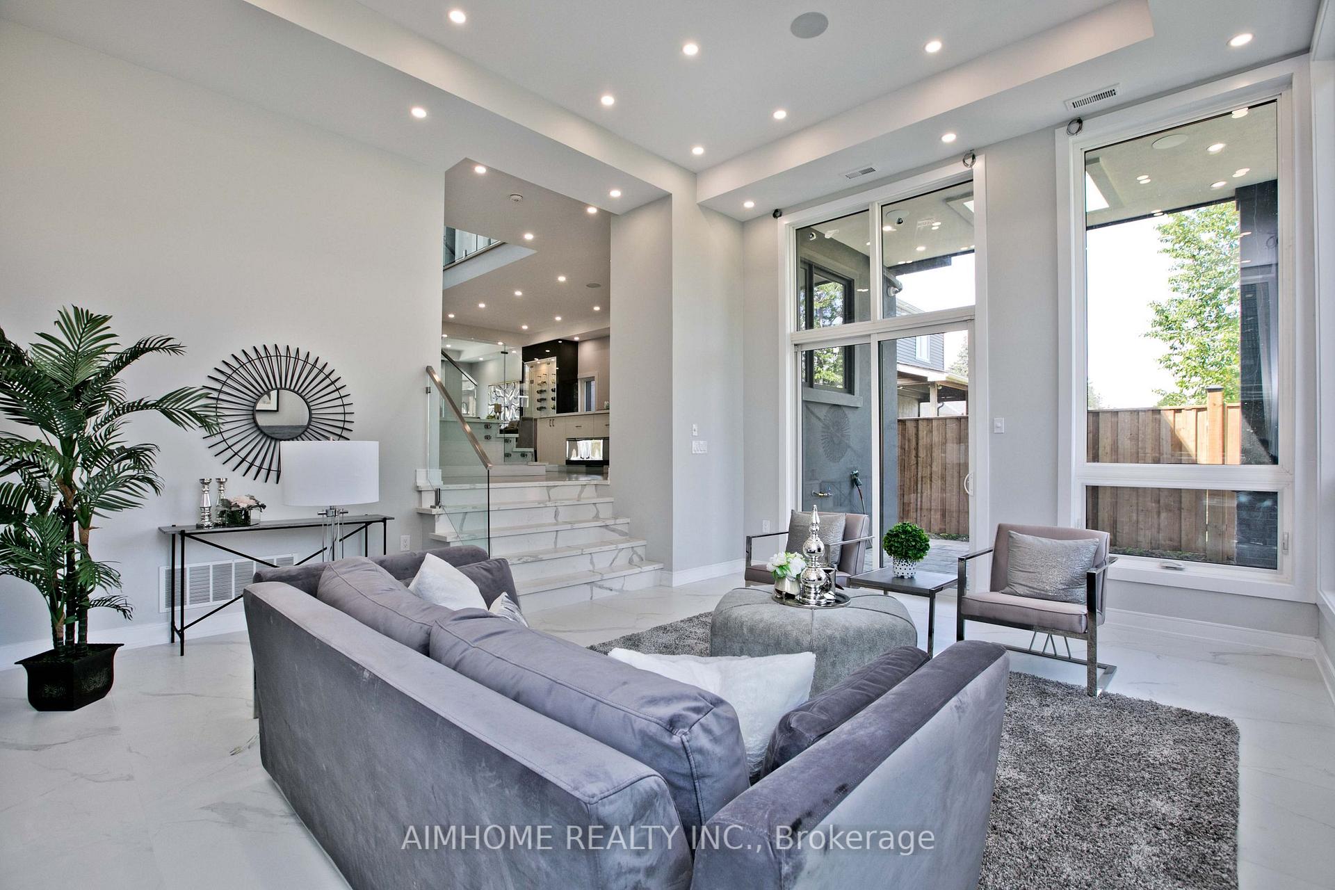 Photo 20 of 142 Ranee Avenue, Toronto, Englemount-Lawrence — HOMEH