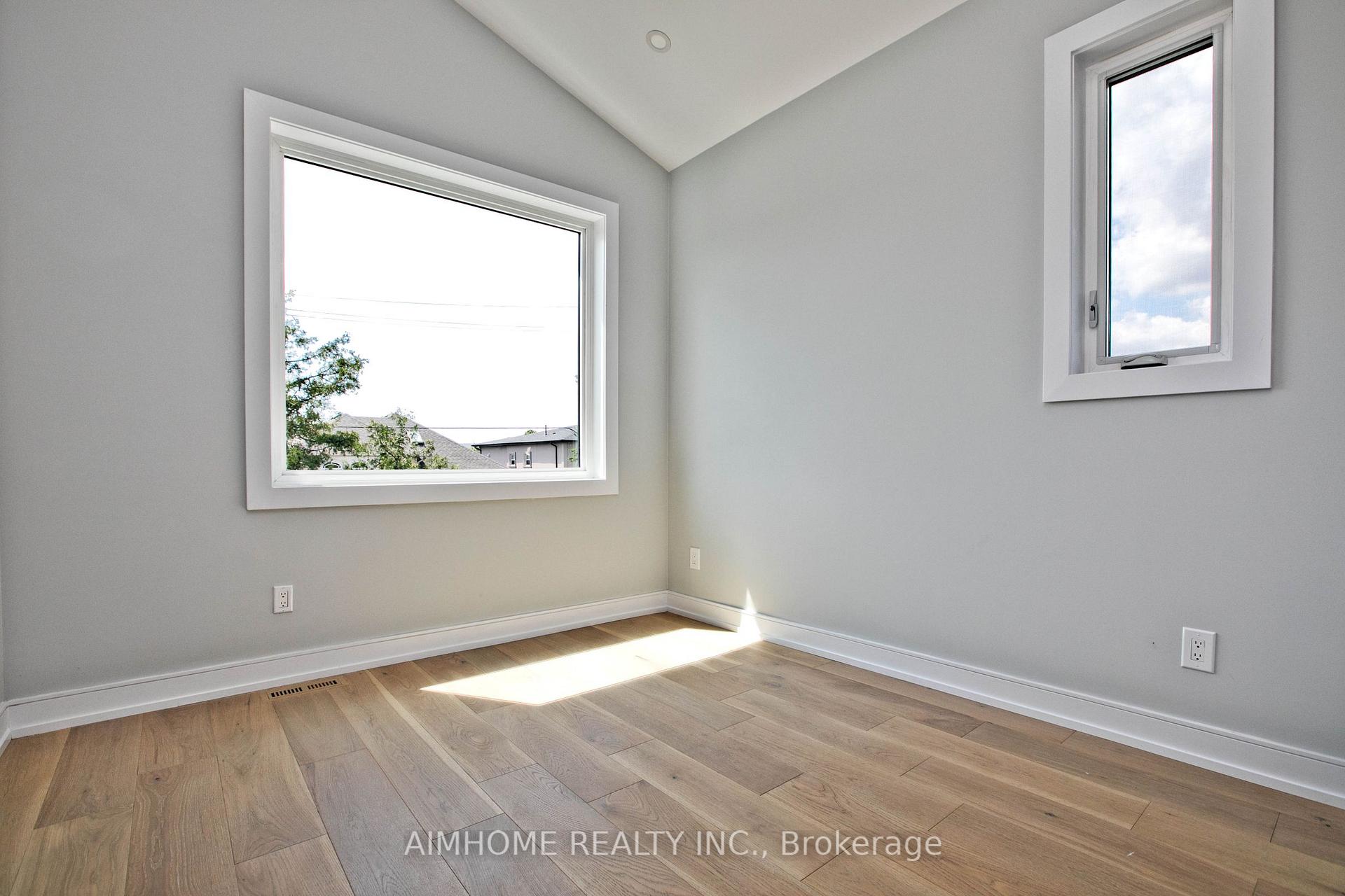 Photo 19 of 142 Ranee Avenue, Toronto, Englemount-Lawrence — HOMEH