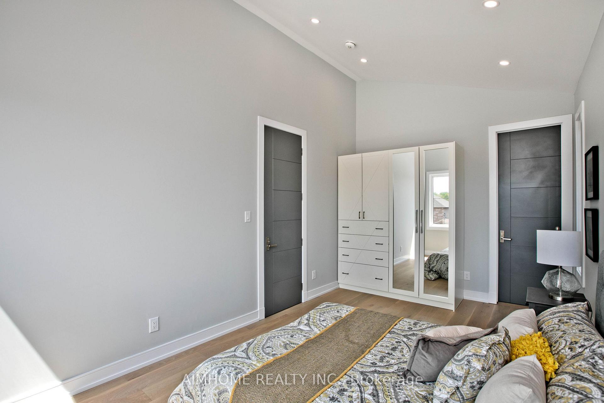 Photo 28 of 142 Ranee Avenue, Toronto, Englemount-Lawrence — HOMEH