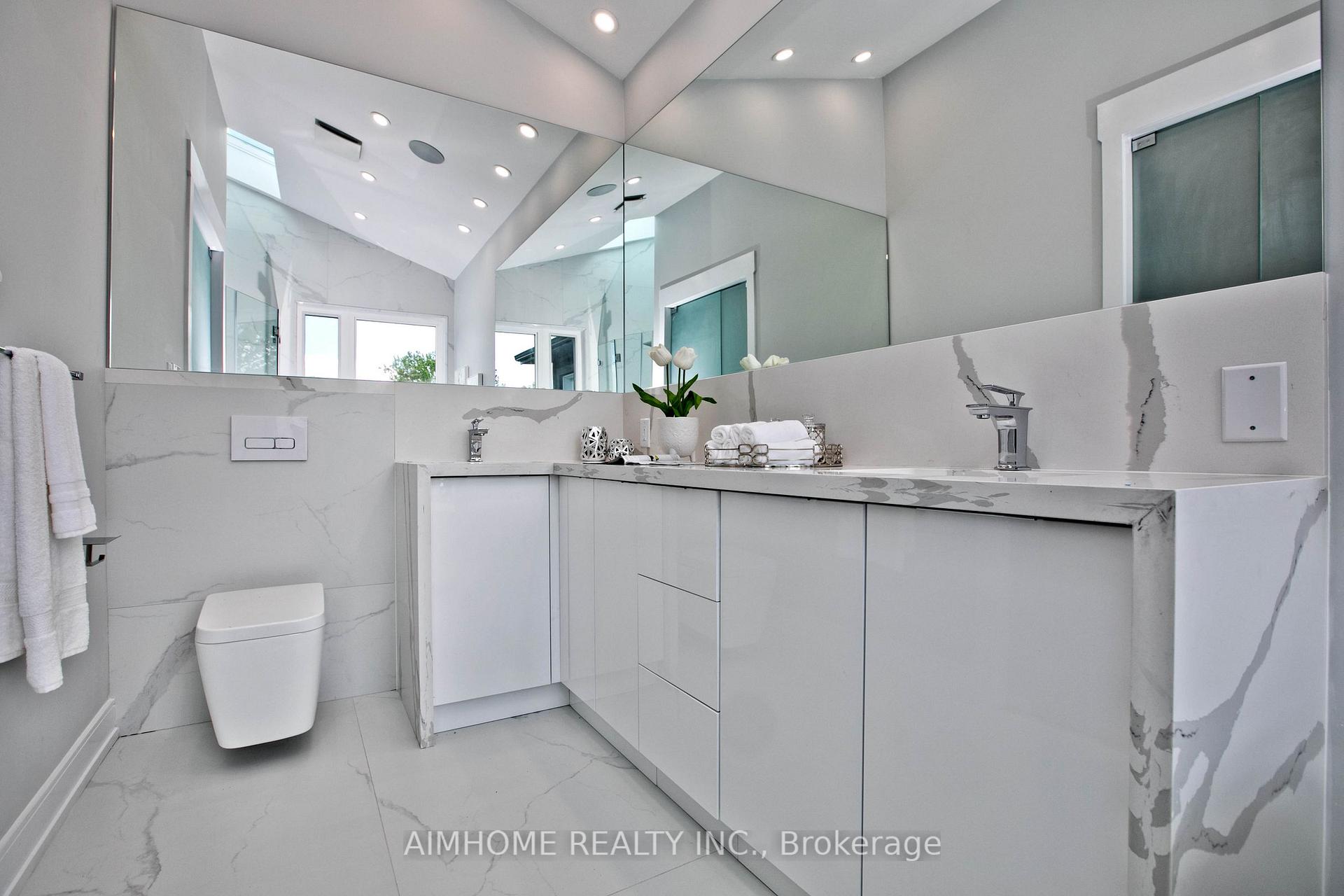 Photo 34 of 142 Ranee Avenue, Toronto, Englemount-Lawrence — HOMEH