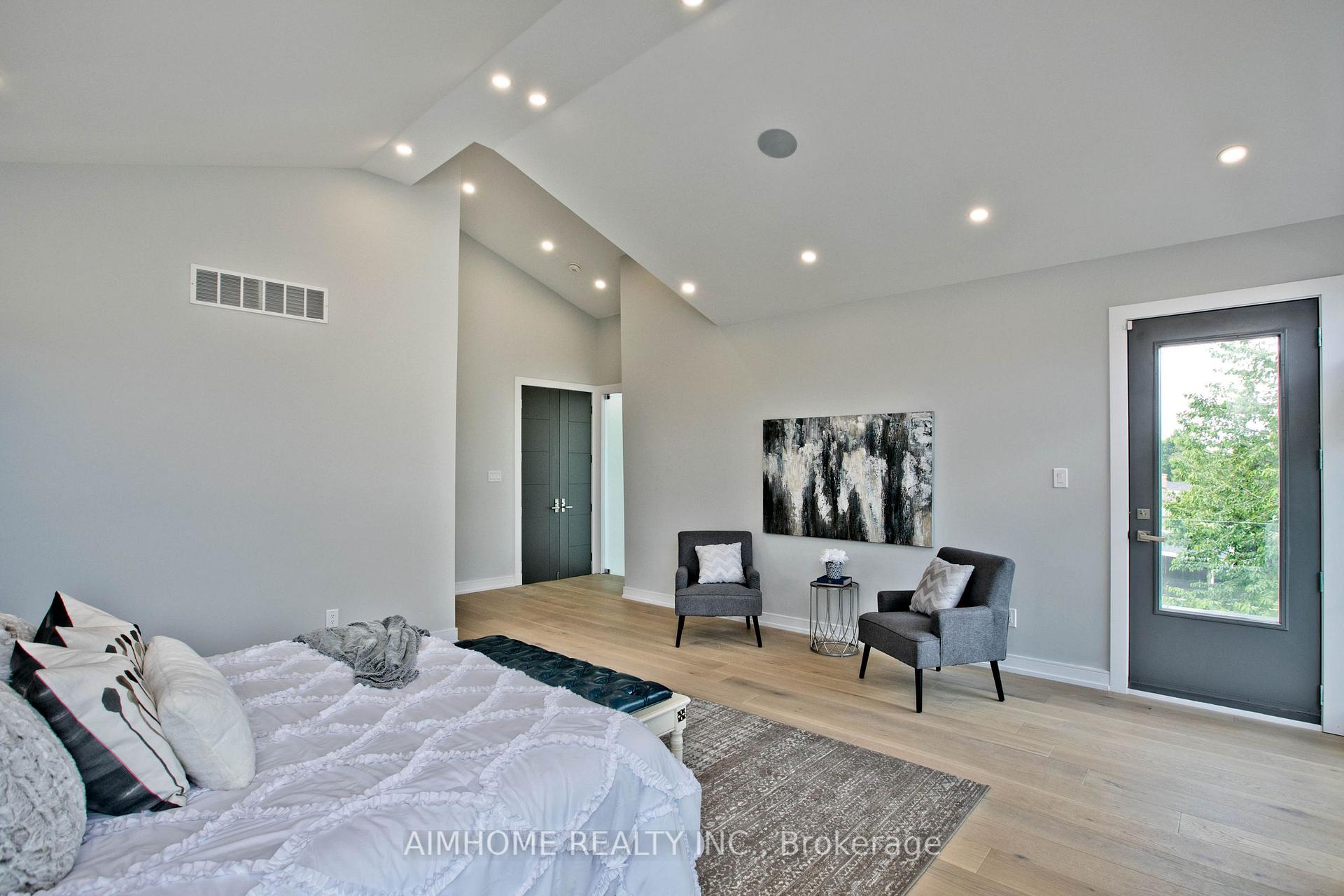 Photo 26 of 142 Ranee Avenue, Toronto, Englemount-Lawrence — HOMEH