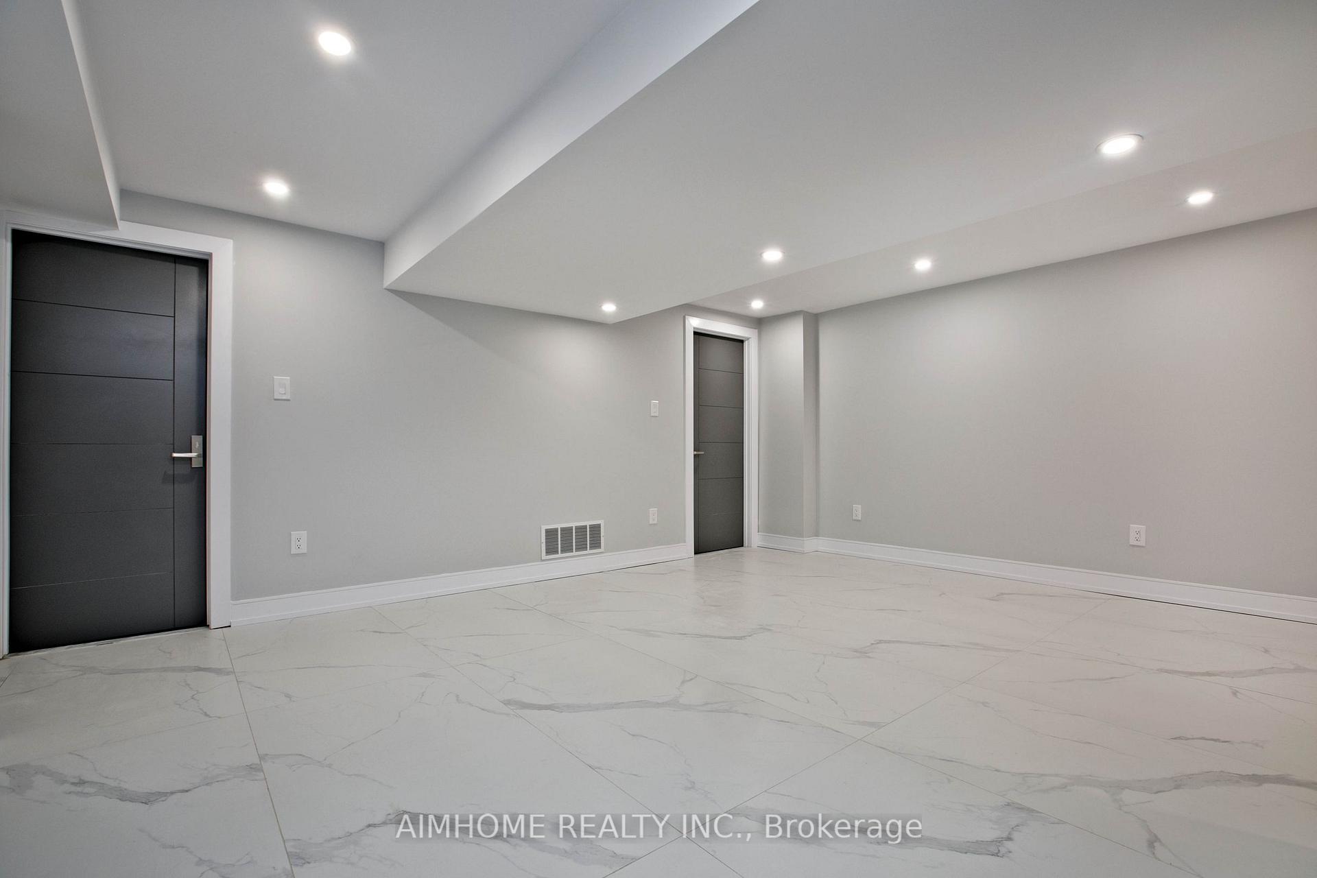 Photo 29 of 142 Ranee Avenue, Toronto, Englemount-Lawrence — HOMEH