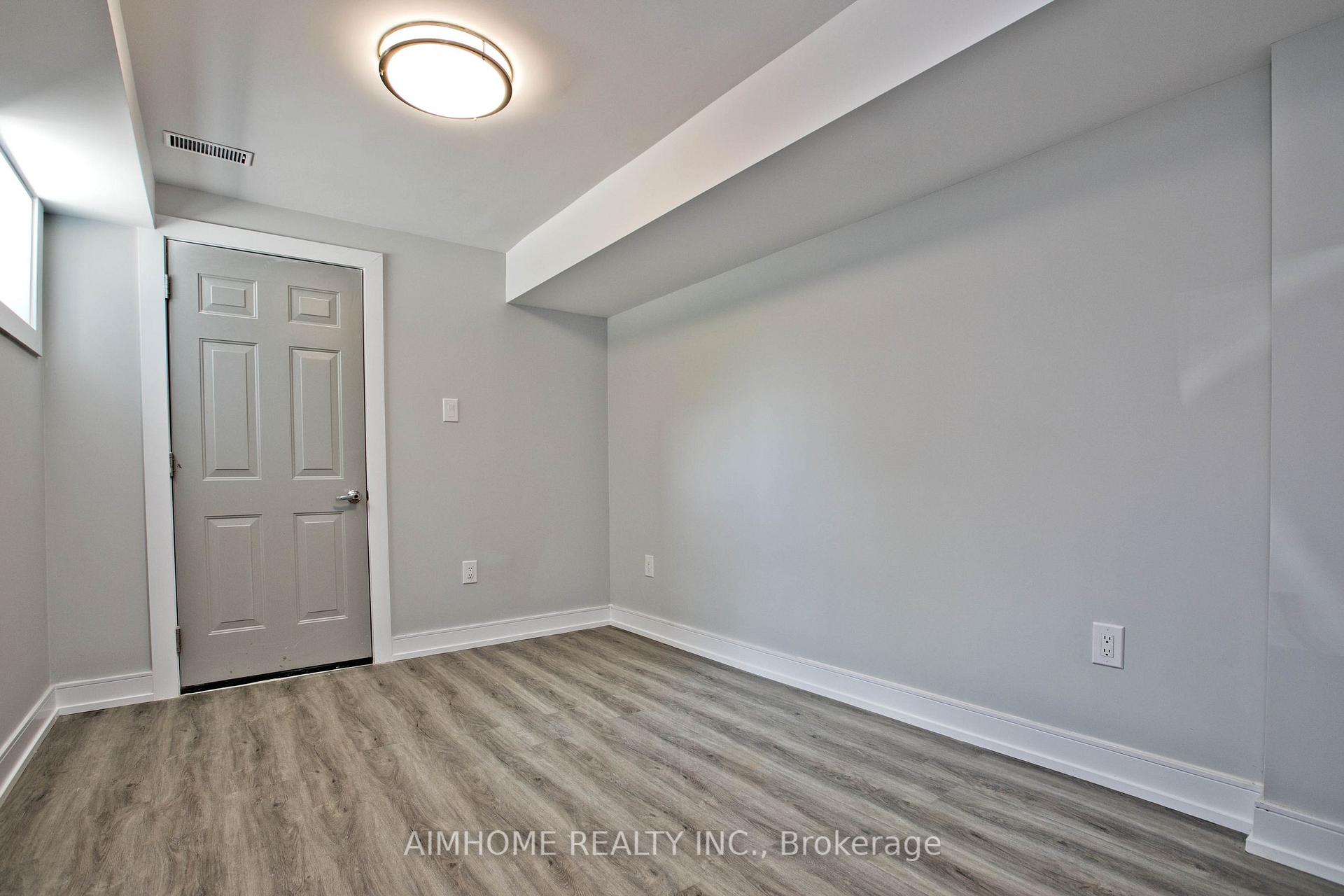 Photo 37 of 142 Ranee Avenue, Toronto, Englemount-Lawrence — HOMEH