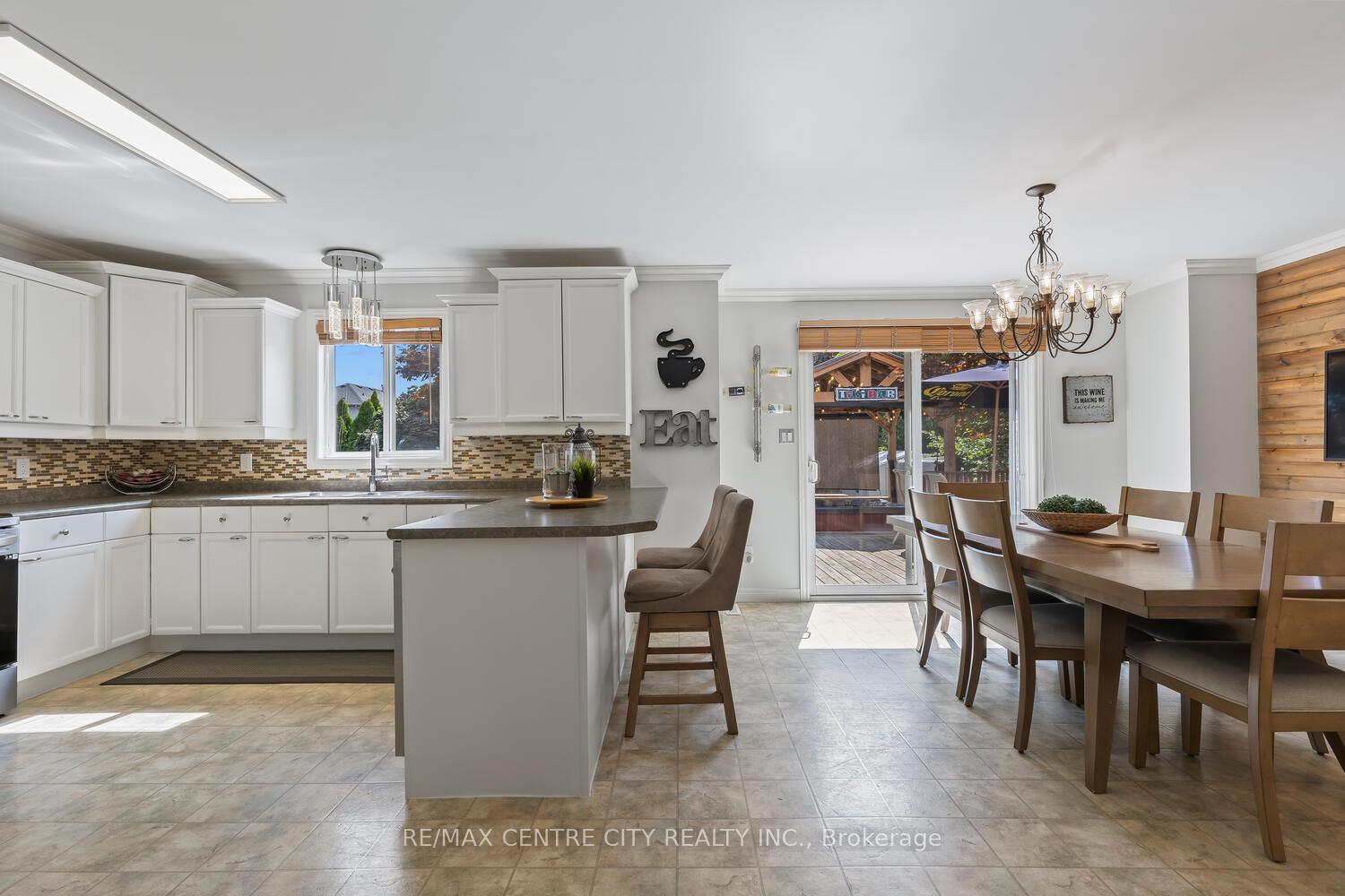 Photo 10 of 56 Mapleridge Crescent, Thames Centre, Dorchester — HOMEH