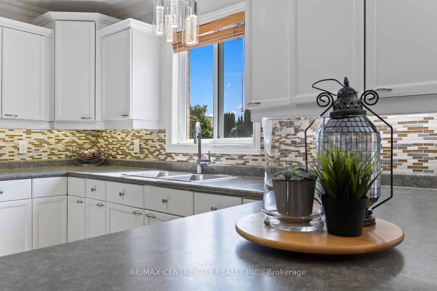 Photo 13 of 56 Mapleridge Crescent, Thames Centre, Dorchester — HOMEH