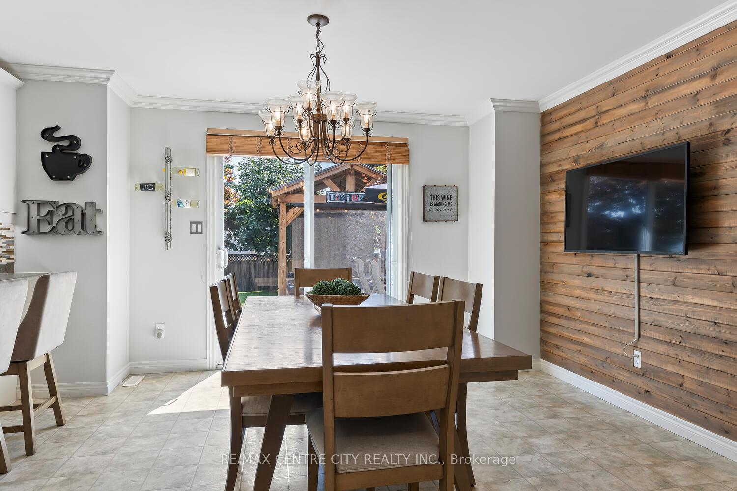 Photo 15 of 56 Mapleridge Crescent, Thames Centre, Dorchester — HOMEH