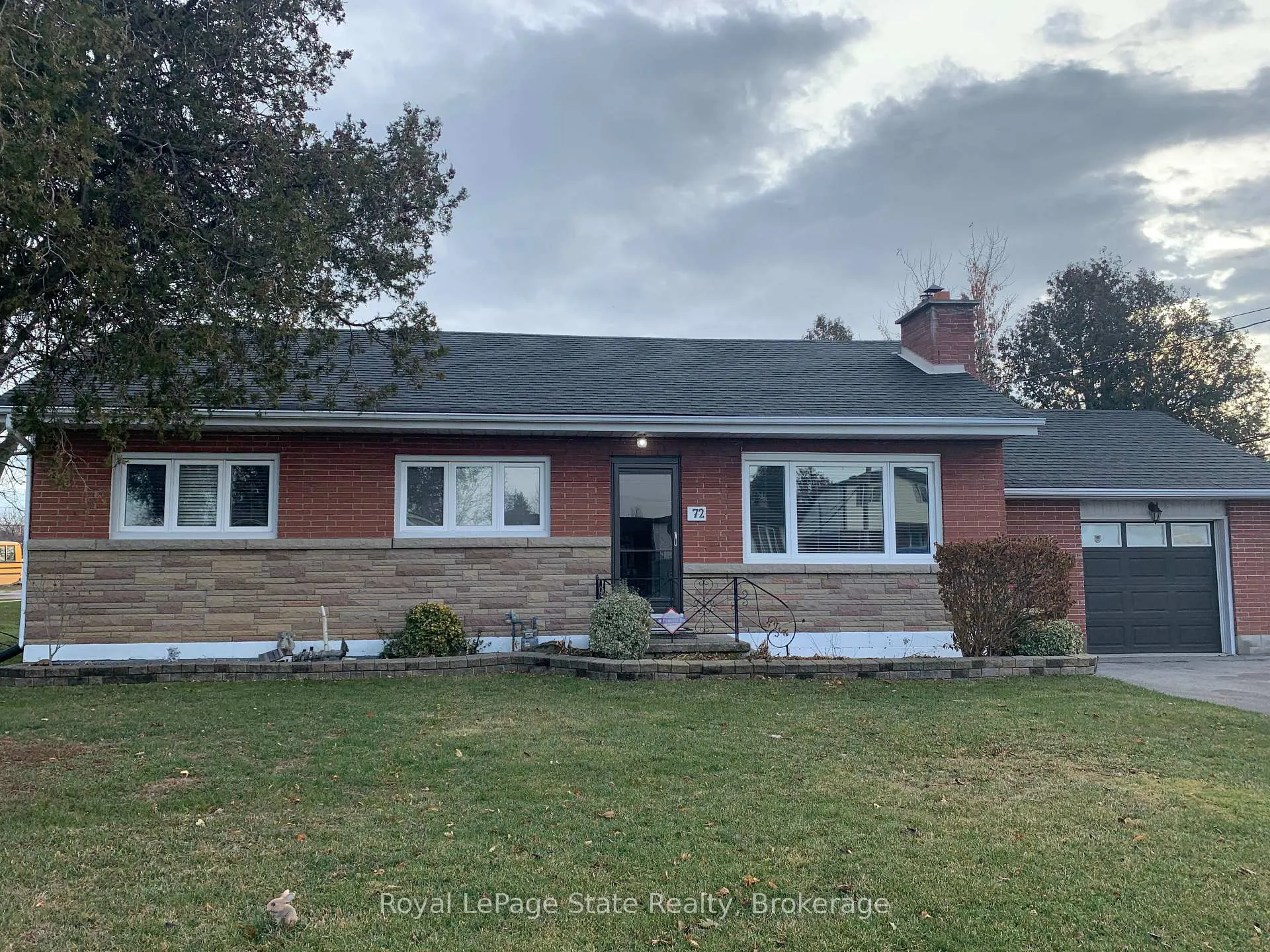 Front of Unit Upper, 72 Southmeadow Crescent