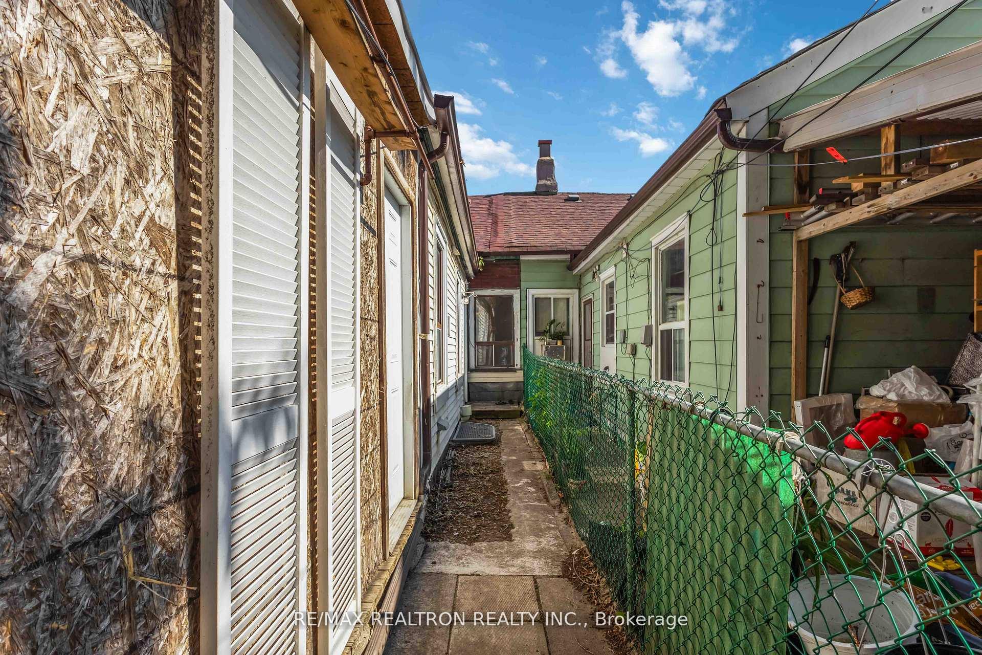 Photo 24 of Unit Main, 640 Gerrard Street E, Toronto, North Riverdale — HOMEH