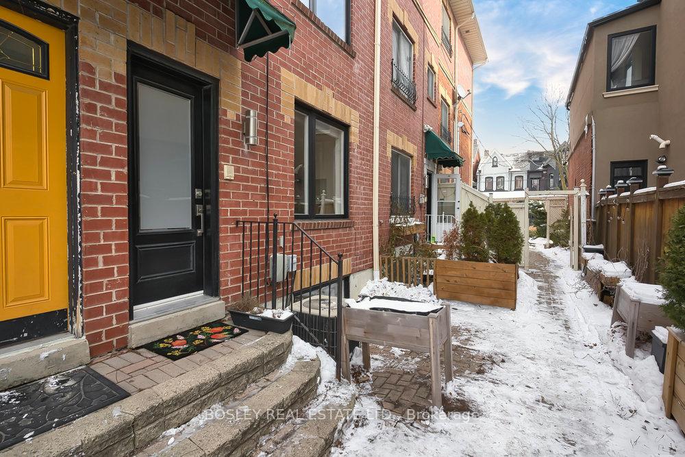 Photo 2 of 388D Manning Avenue, Toronto, Palmerston-Little Italy — HOMEH