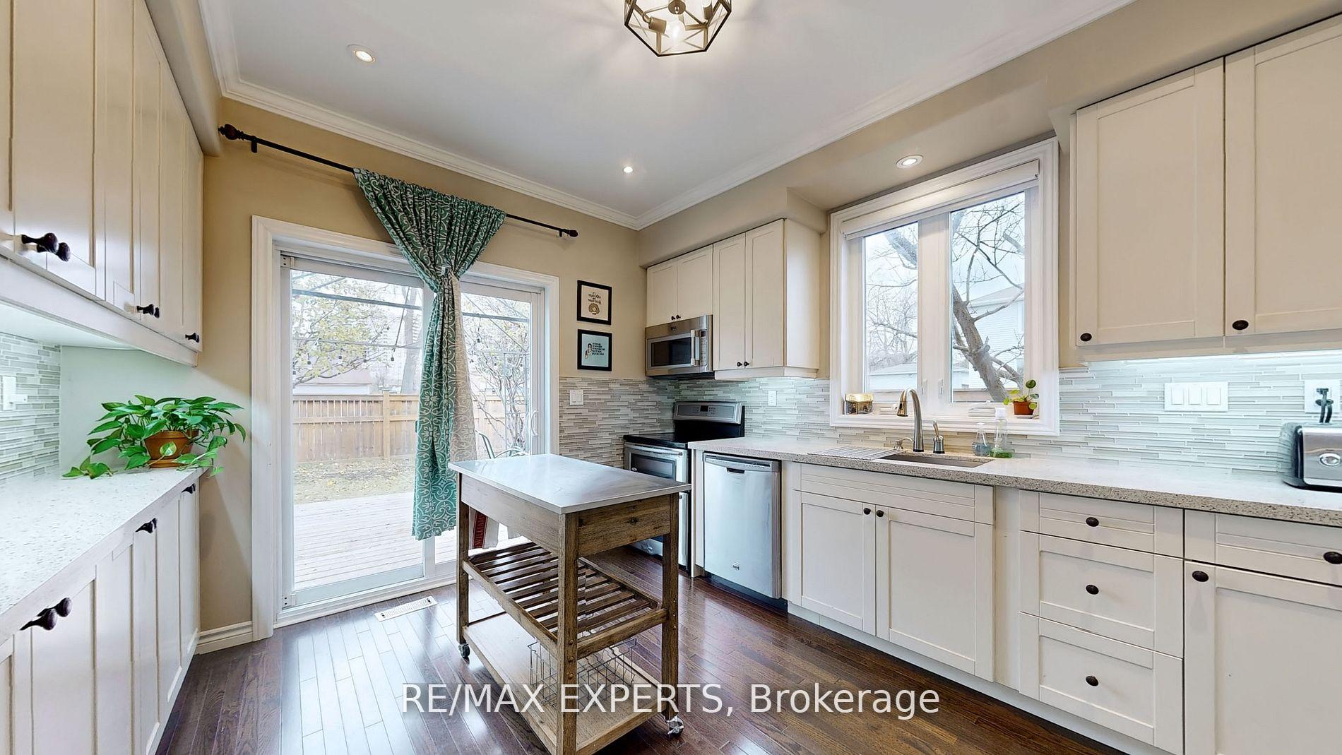 Photo 9 of 85 Laurel Avenue, Scarborough, Kennedy Park — HOMEH