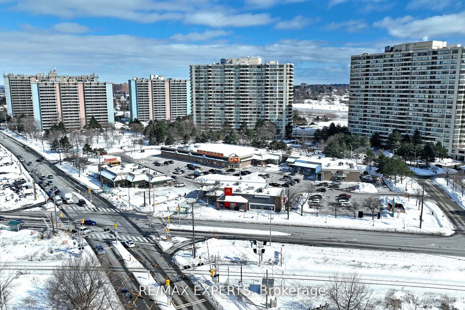 Photo 26 of 85 Laurel Avenue, Scarborough, Kennedy Park — HOMEH