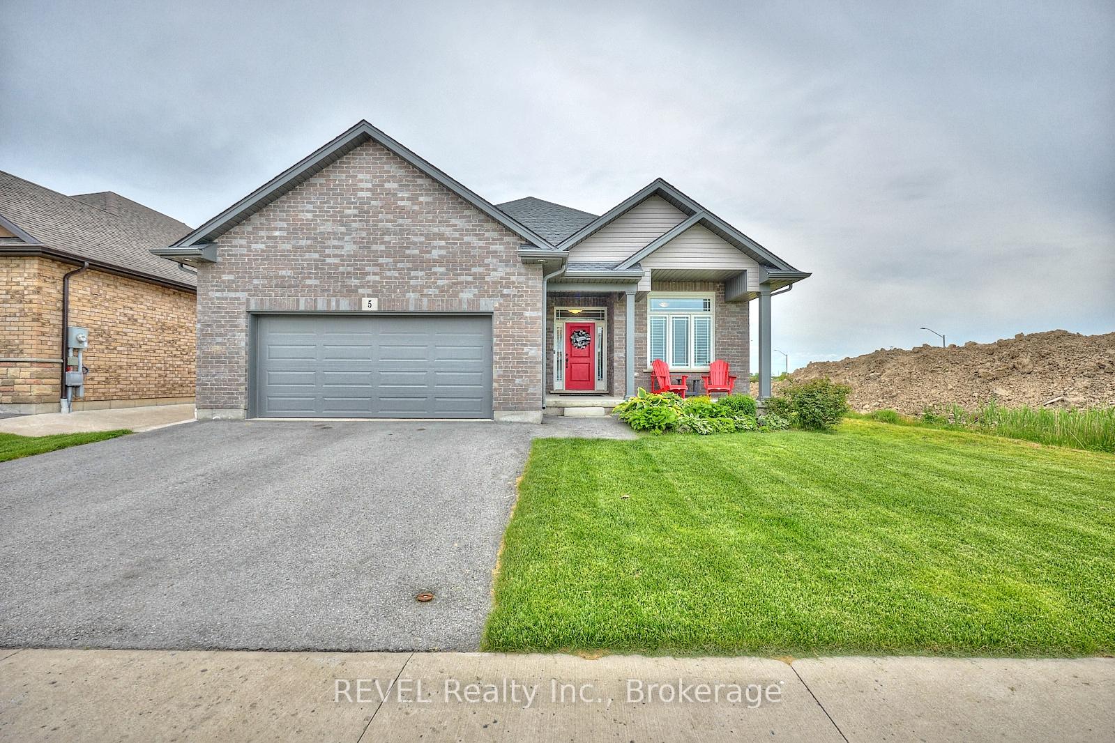 Front of 5 Cinnamon Street