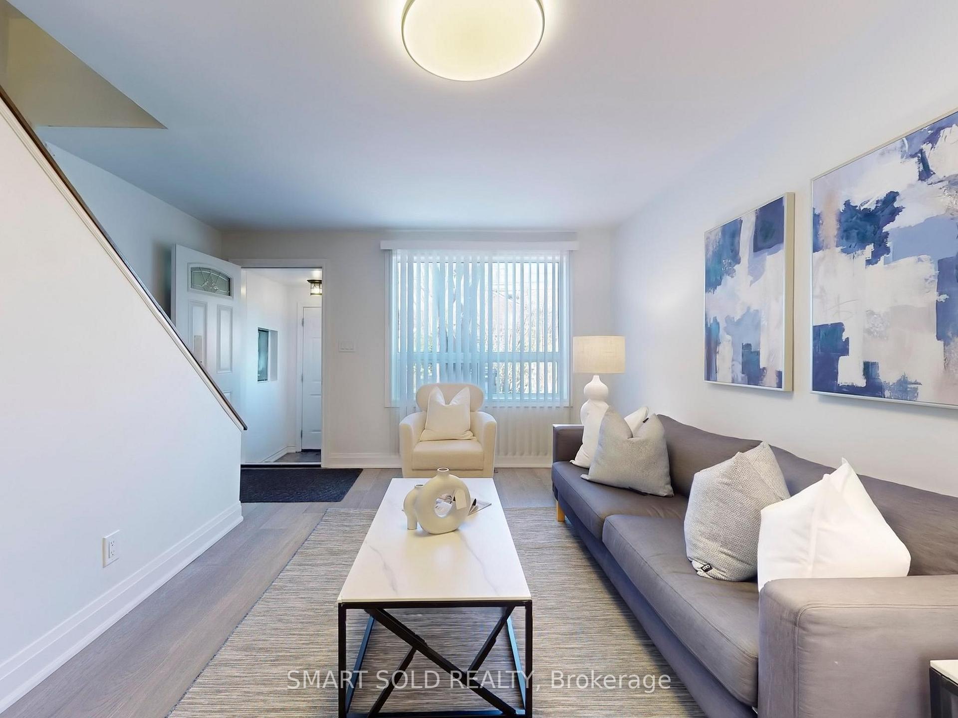 Photo 4 of 5 Khedive Avenue, Toronto, Englemount-Lawrence — HOMEH