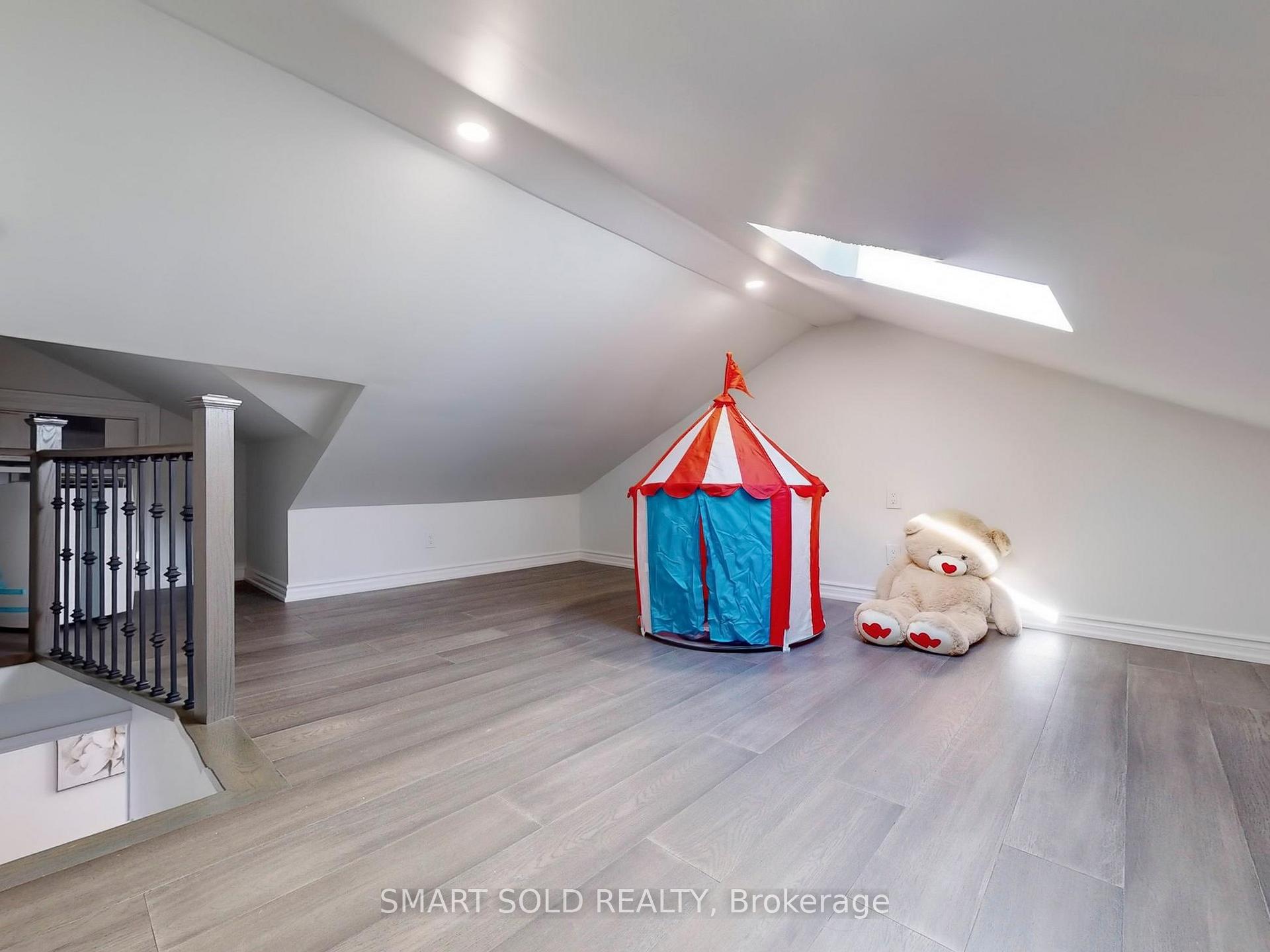 Photo 12 of 5 Khedive Avenue, Toronto, Englemount-Lawrence — HOMEH