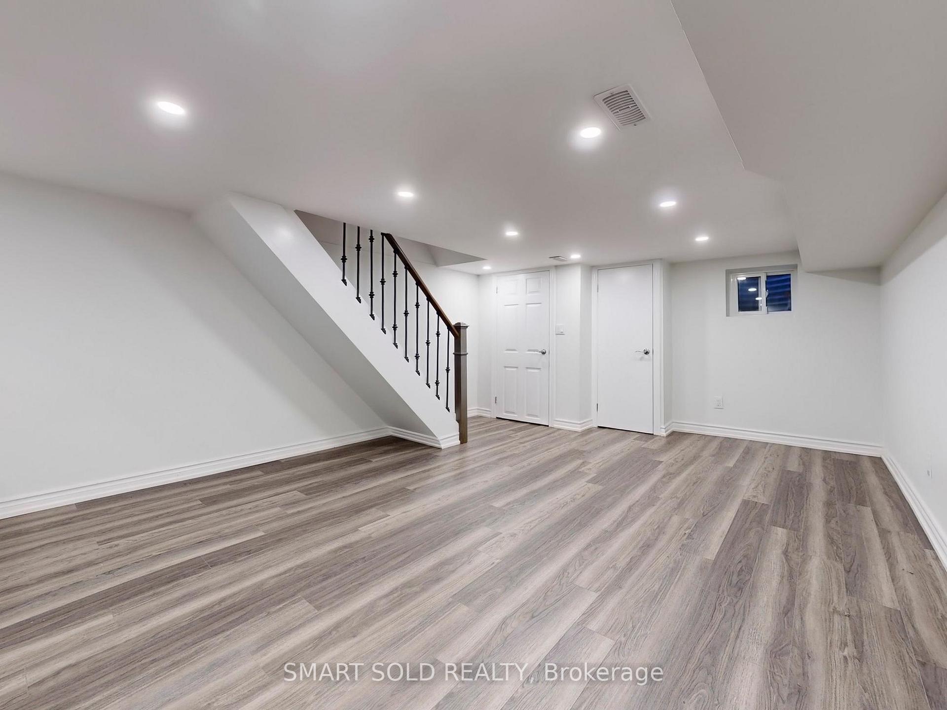 Photo 13 of 5 Khedive Avenue, Toronto, Englemount-Lawrence — HOMEH