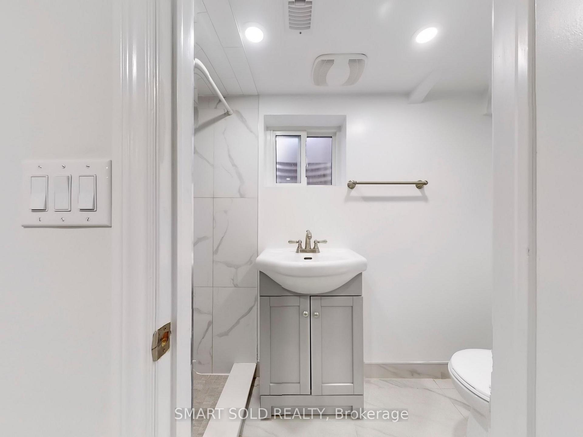 Photo 15 of 5 Khedive Avenue, Toronto, Englemount-Lawrence — HOMEH