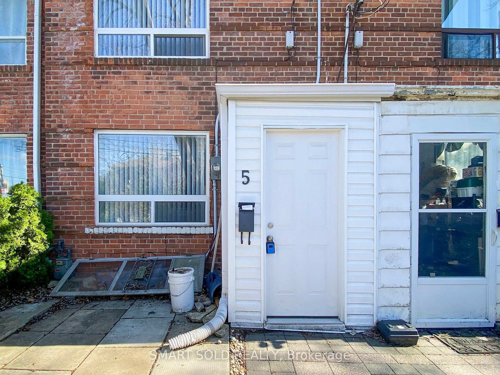 Photo 17 of 5 Khedive Avenue, Toronto, Englemount-Lawrence — HOMEH