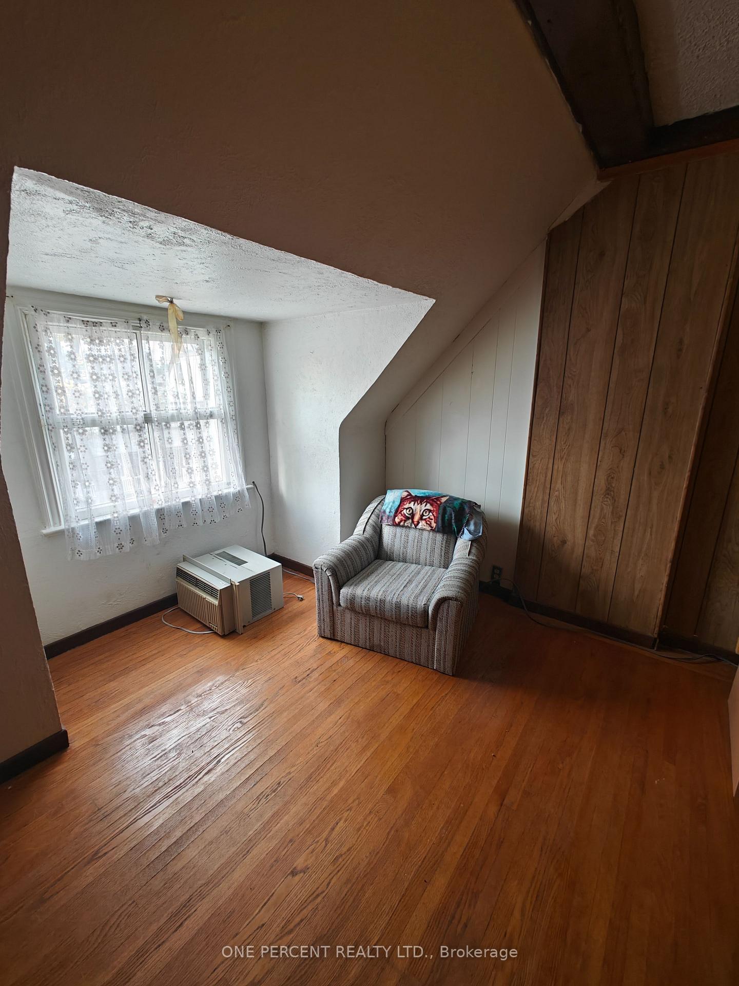 Photo 3 of 33 Grove Avenue, Toronto, Trinity-Bellwoods — HOMEH