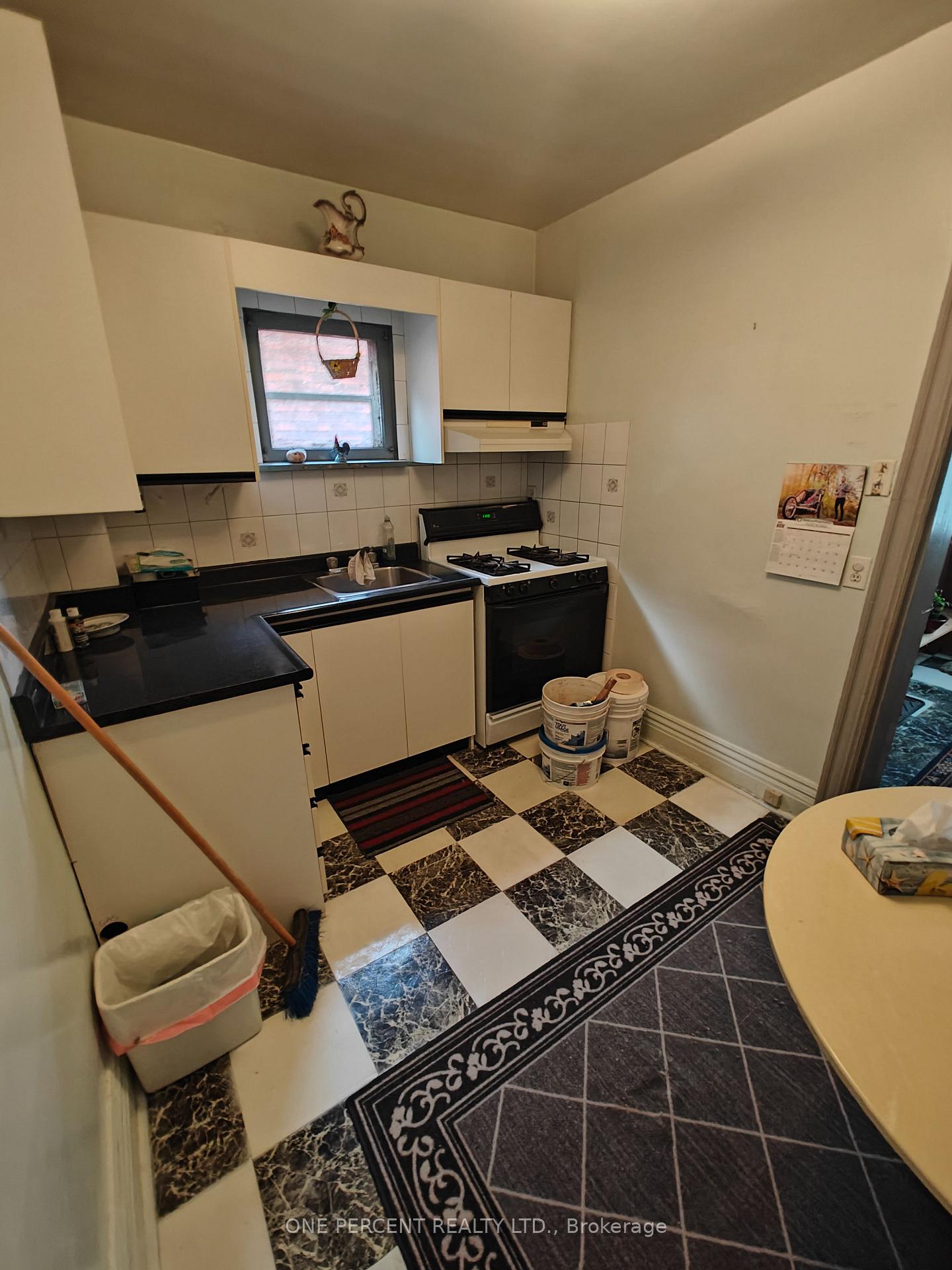 Photo 16 of 33 Grove Avenue, Toronto, Trinity-Bellwoods — HOMEH