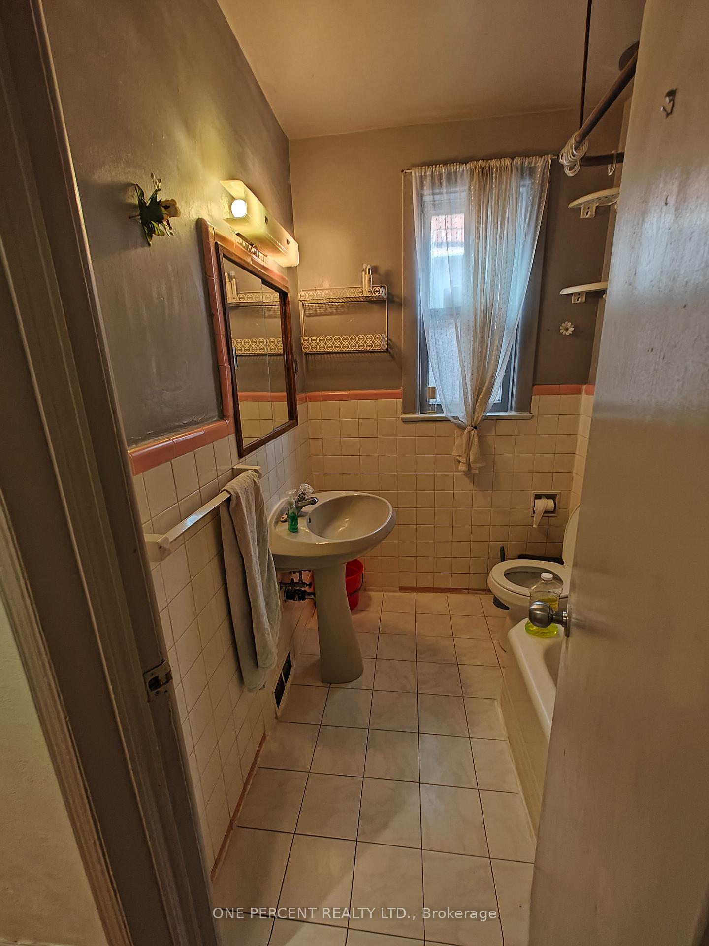 Photo 7 of 33 Grove Avenue, Toronto, Trinity-Bellwoods — HOMEH