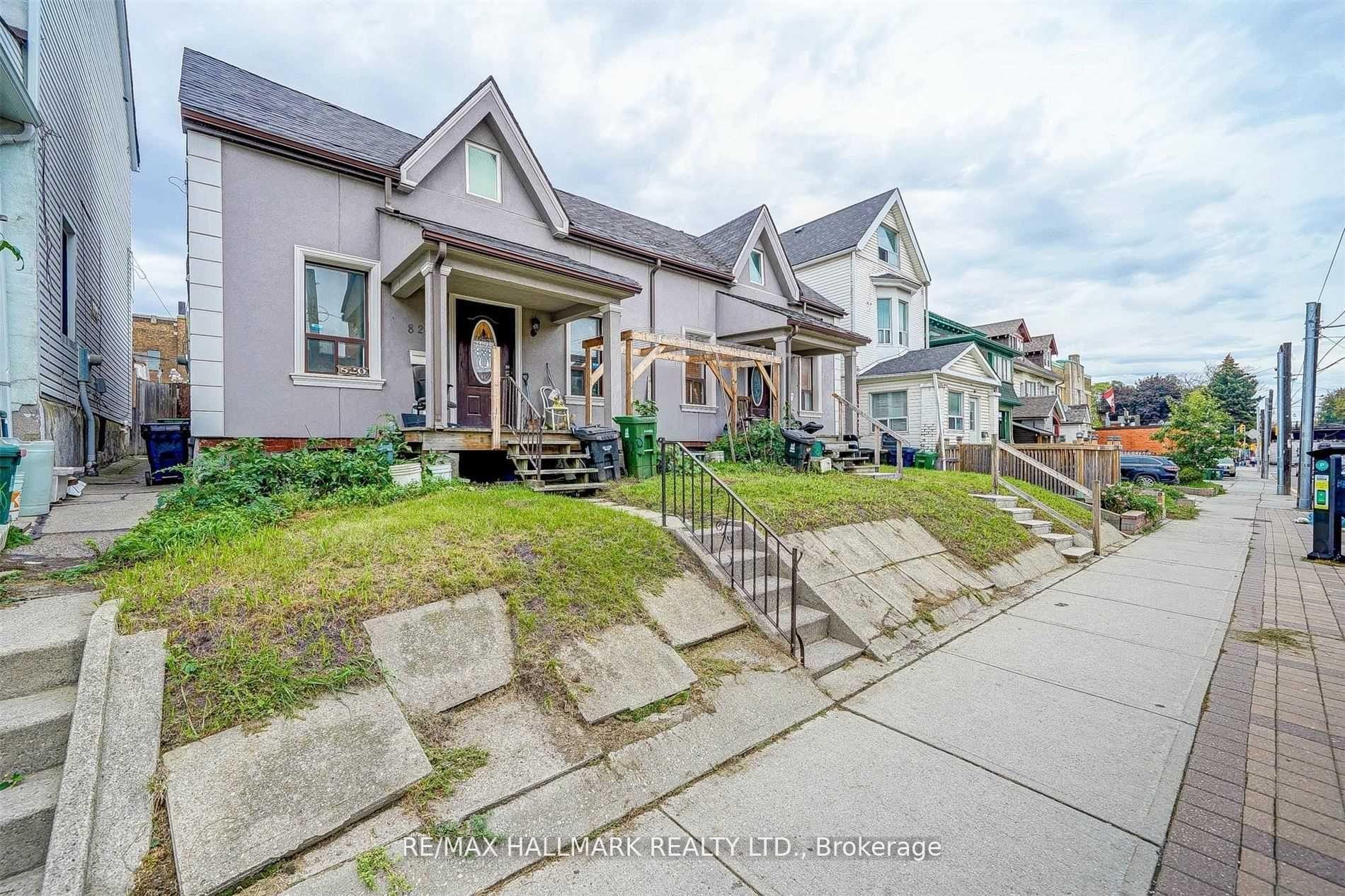 Photo 2 of Unit 2, 822 Gerrard Street E, Toronto, North Riverdale — HOMEH