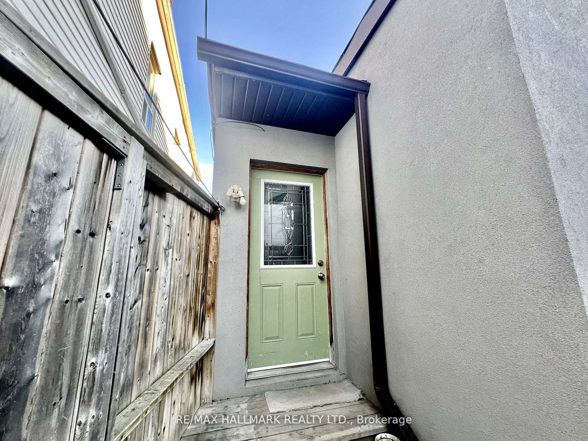 Photo 3 of Unit 2, 822 Gerrard Street E, Toronto, North Riverdale — HOMEH