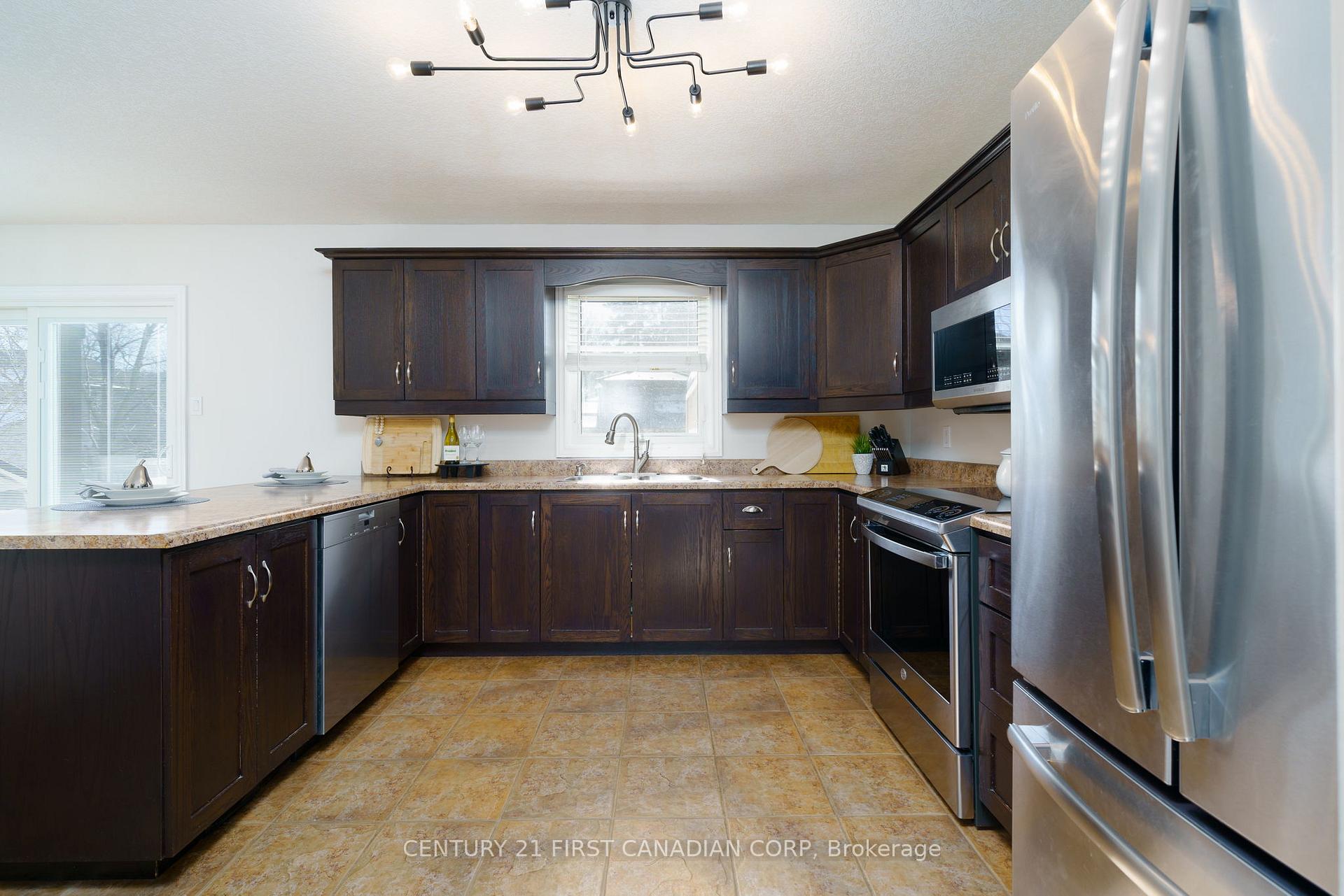 Photo 11 of 102 Steven Street, Strathroy-Caradoc, NE — HOMEH