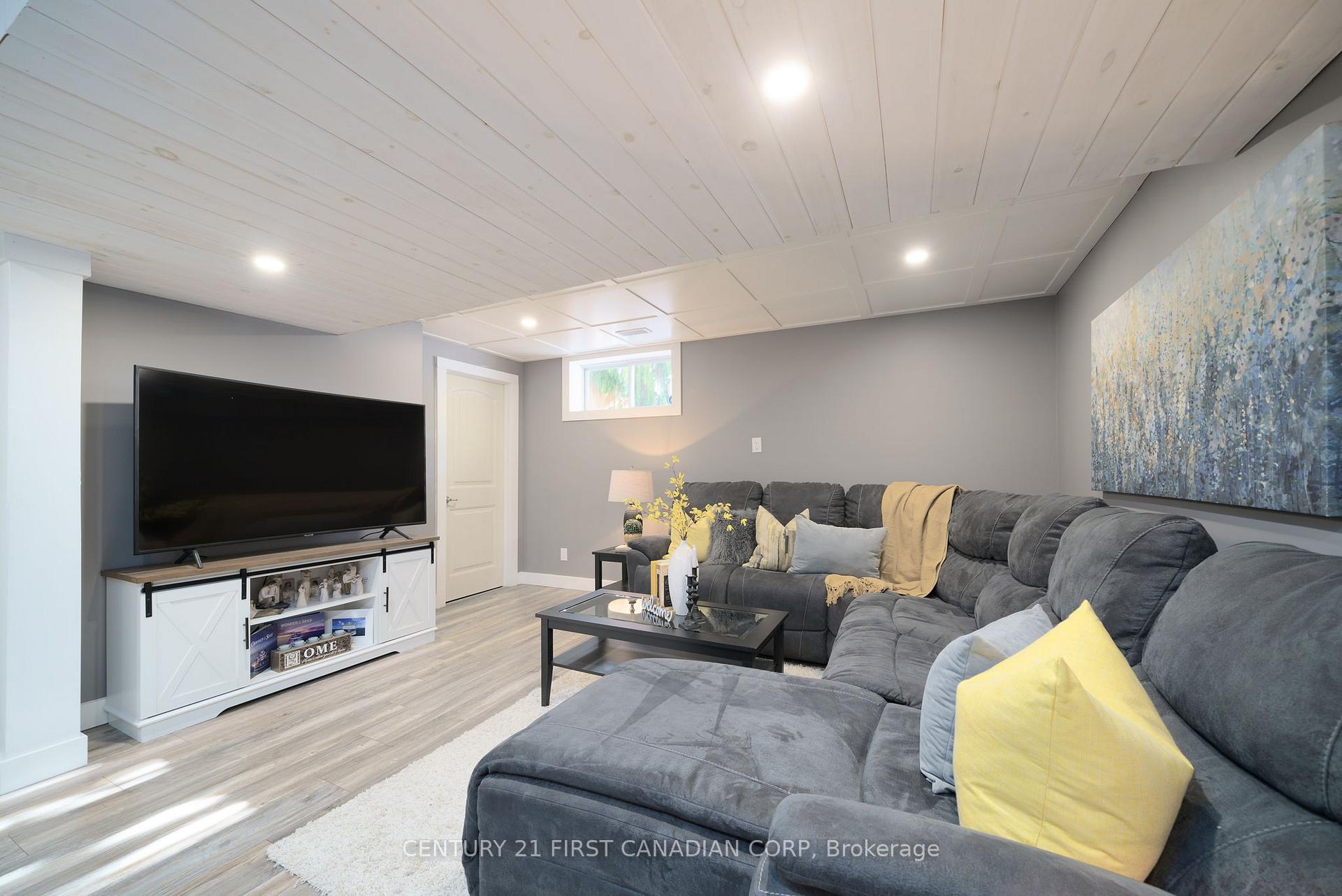 Photo 21 of 102 Steven Street, Strathroy-Caradoc, NE — HOMEH