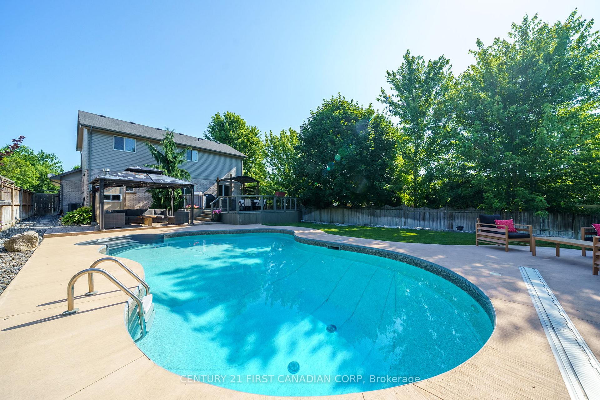 Photo 34 of 102 Steven Street, Strathroy-Caradoc, NE — HOMEH