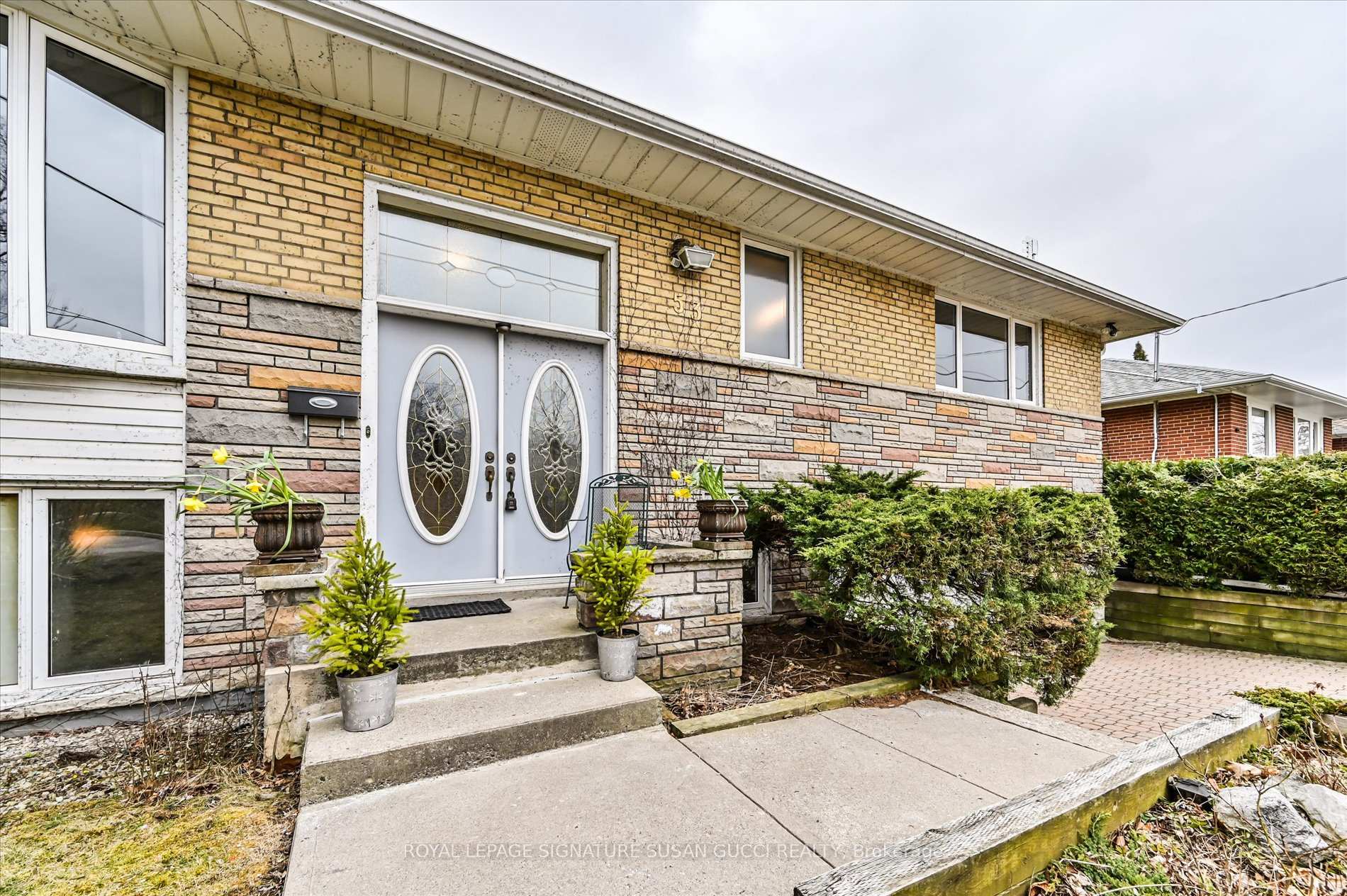 Photo 2 of 53 Florens Avenue, Scarborough, Clairlea-Birchmount — HOMEH