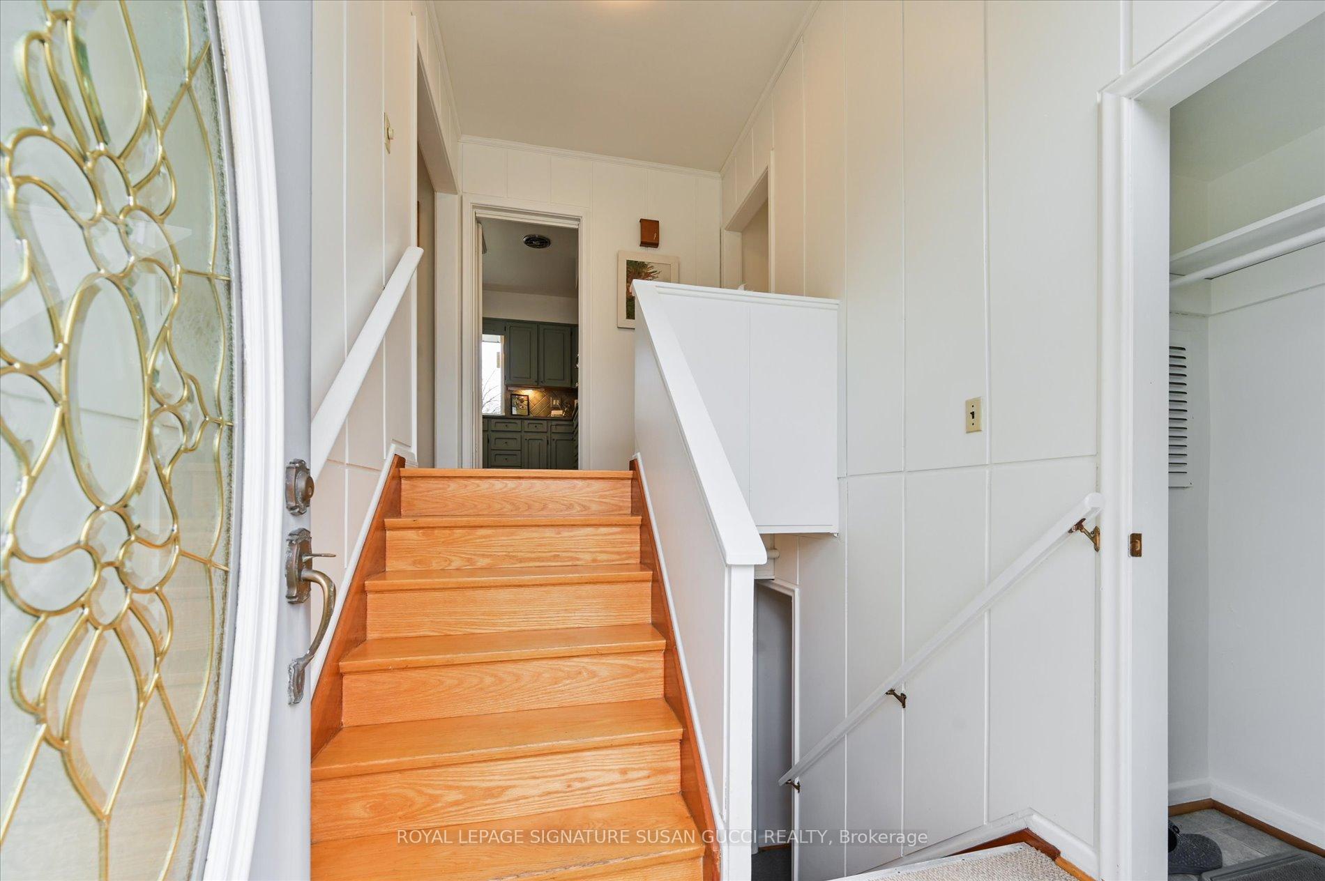 Photo 3 of 53 Florens Avenue, Scarborough, Clairlea-Birchmount — HOMEH