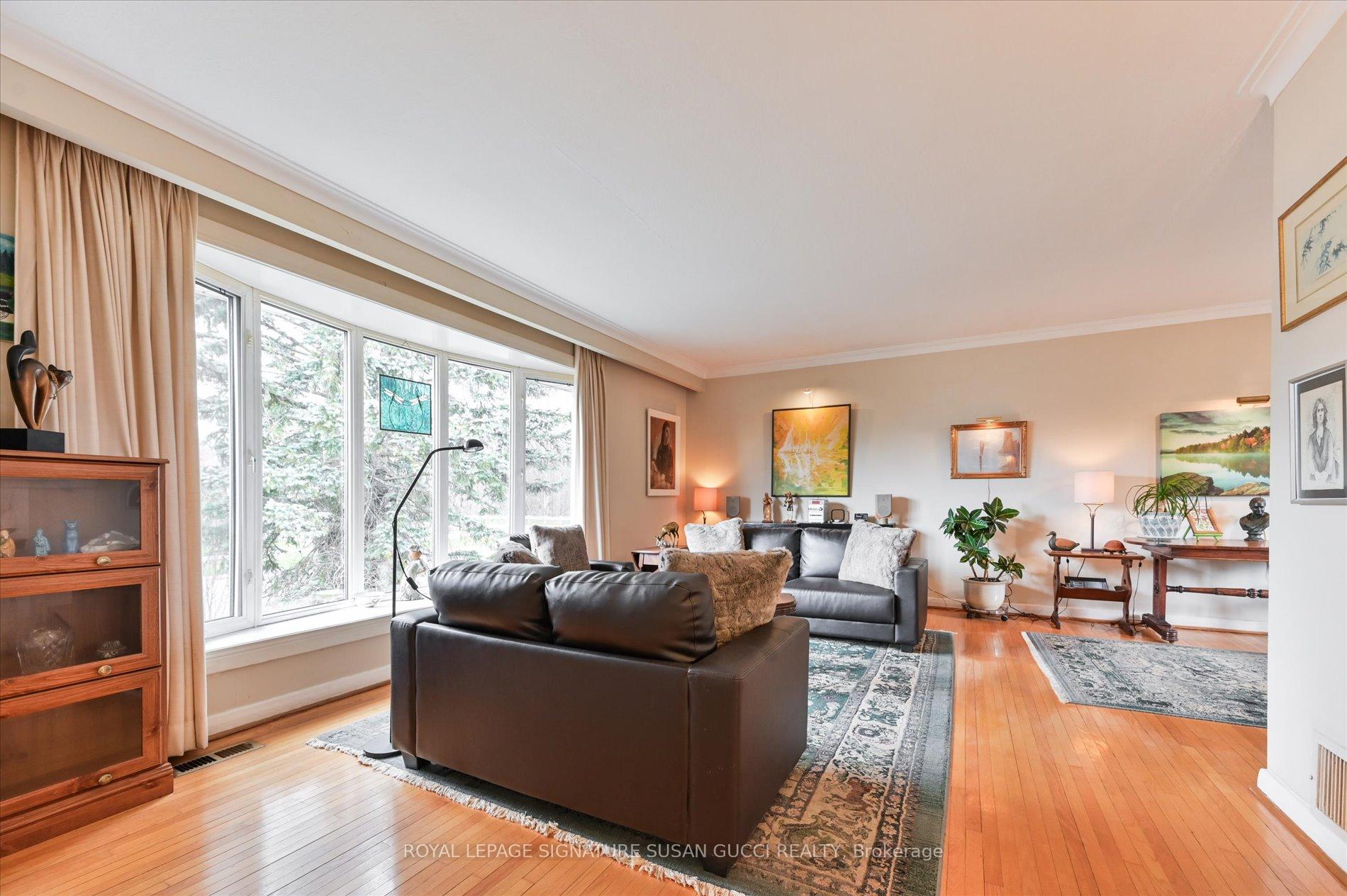 Photo 5 of 53 Florens Avenue, Scarborough, Clairlea-Birchmount — HOMEH