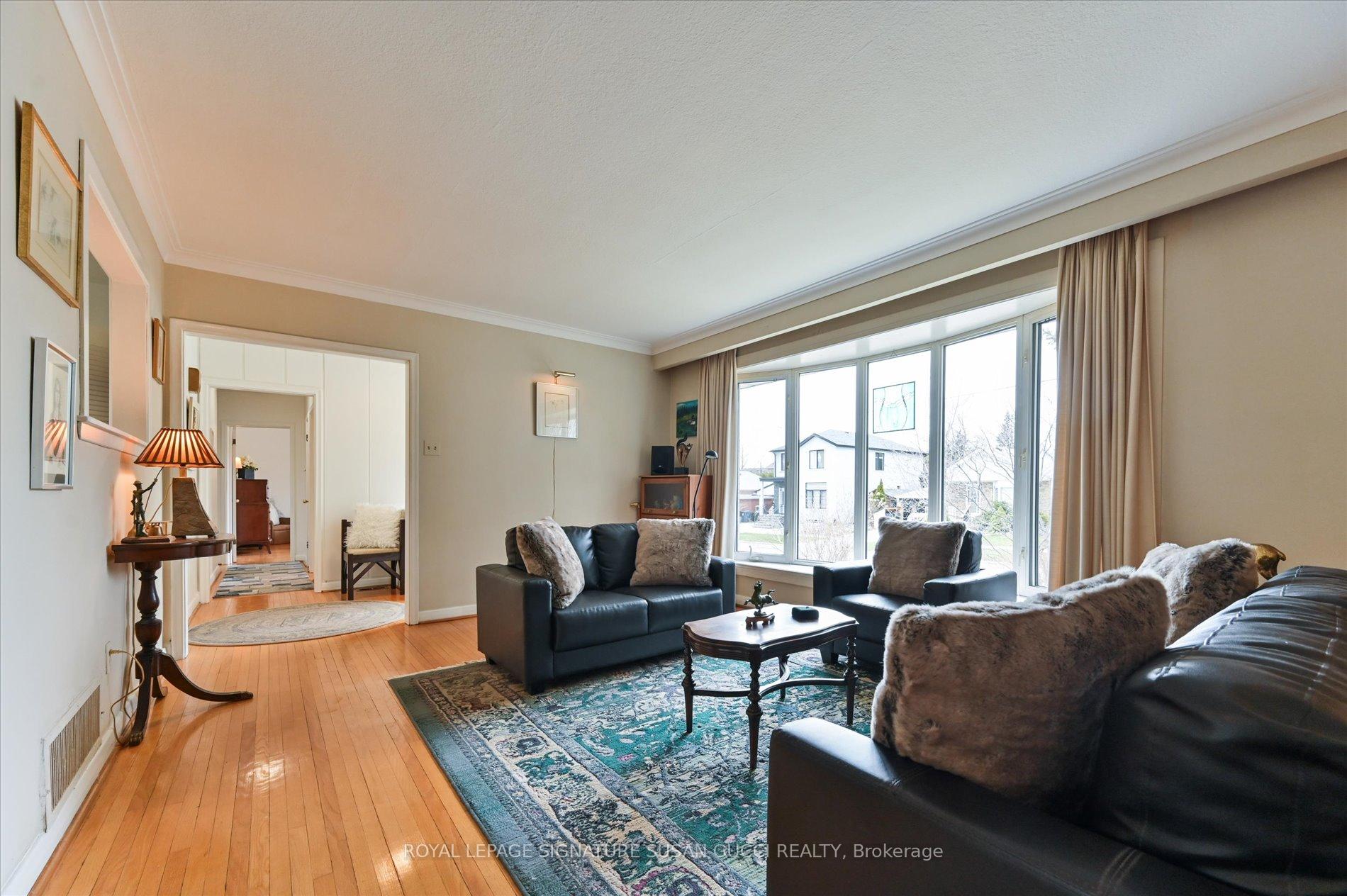 Photo 6 of 53 Florens Avenue, Scarborough, Clairlea-Birchmount — HOMEH