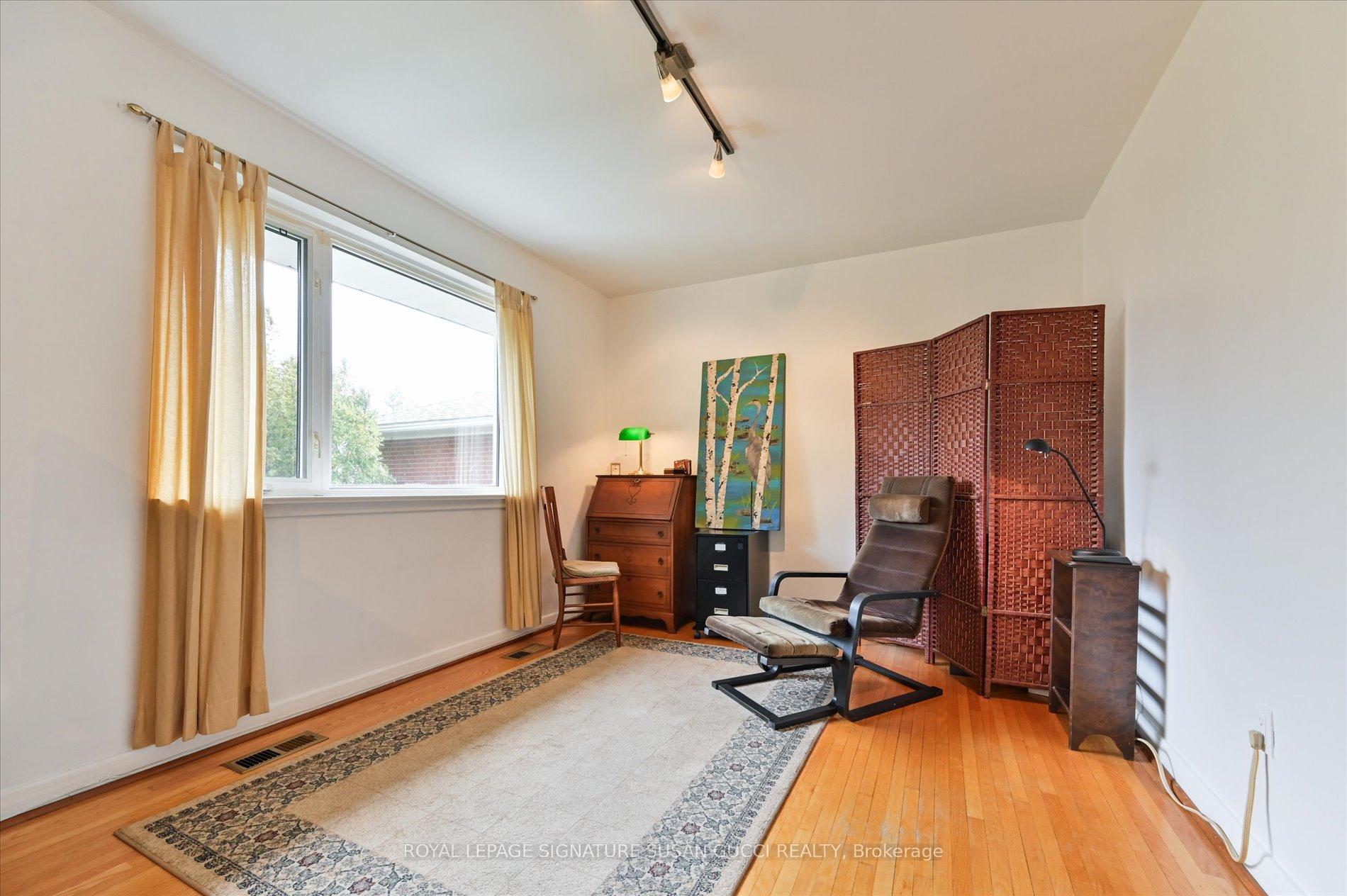Photo 14 of 53 Florens Avenue, Scarborough, Clairlea-Birchmount — HOMEH
