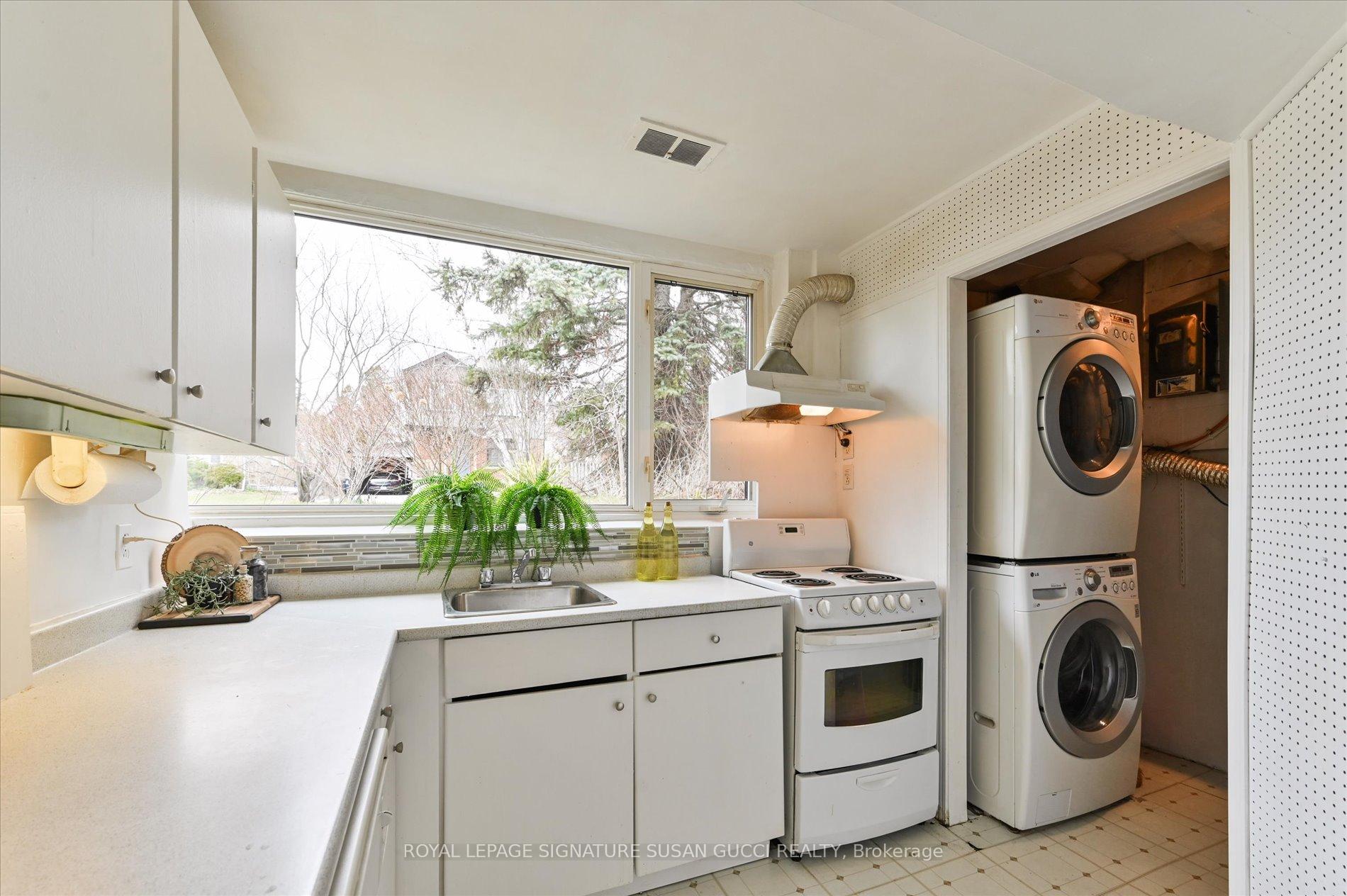 Photo 19 of 53 Florens Avenue, Scarborough, Clairlea-Birchmount — HOMEH