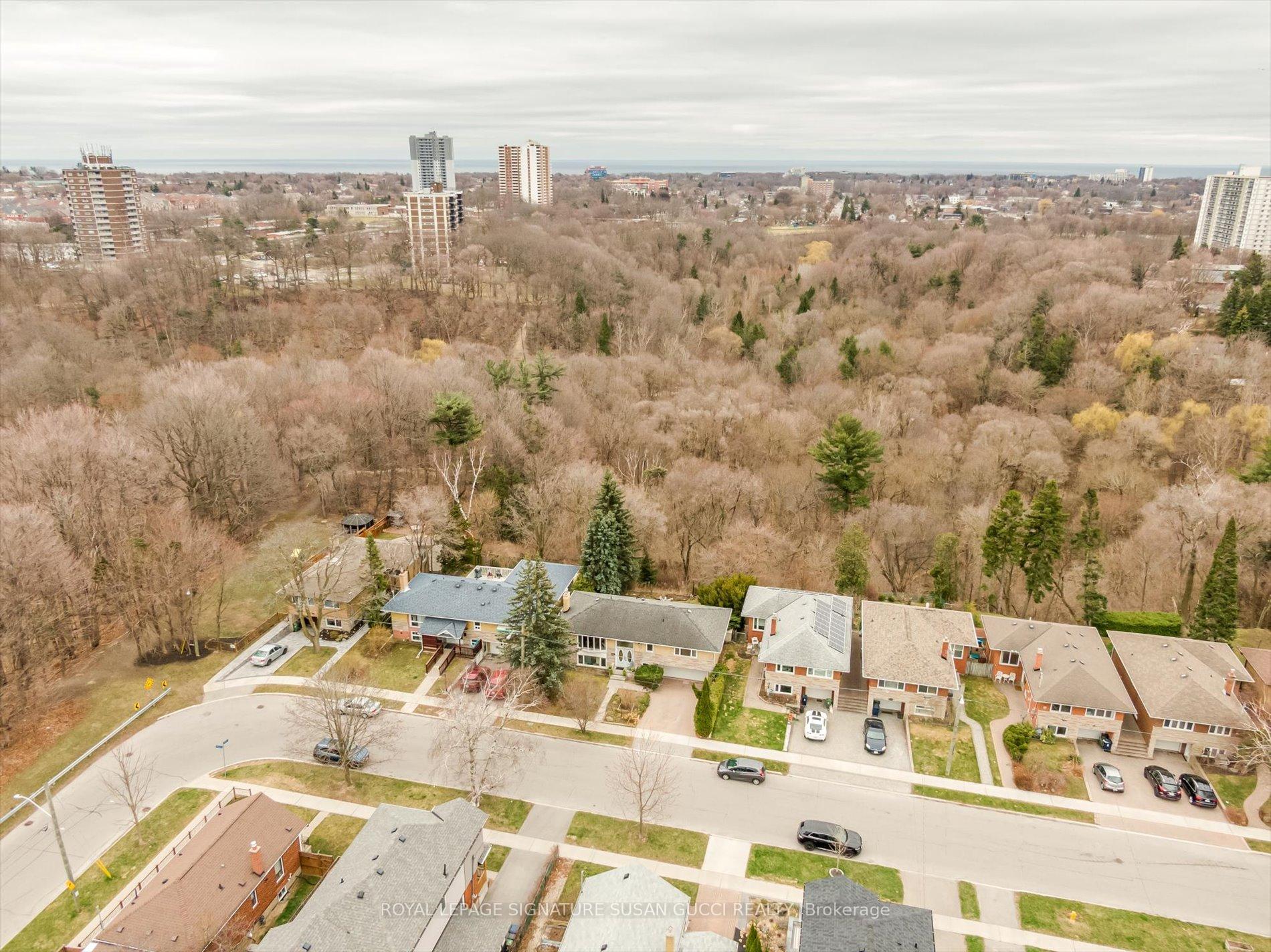 Photo 29 of 53 Florens Avenue, Scarborough, Clairlea-Birchmount — HOMEH