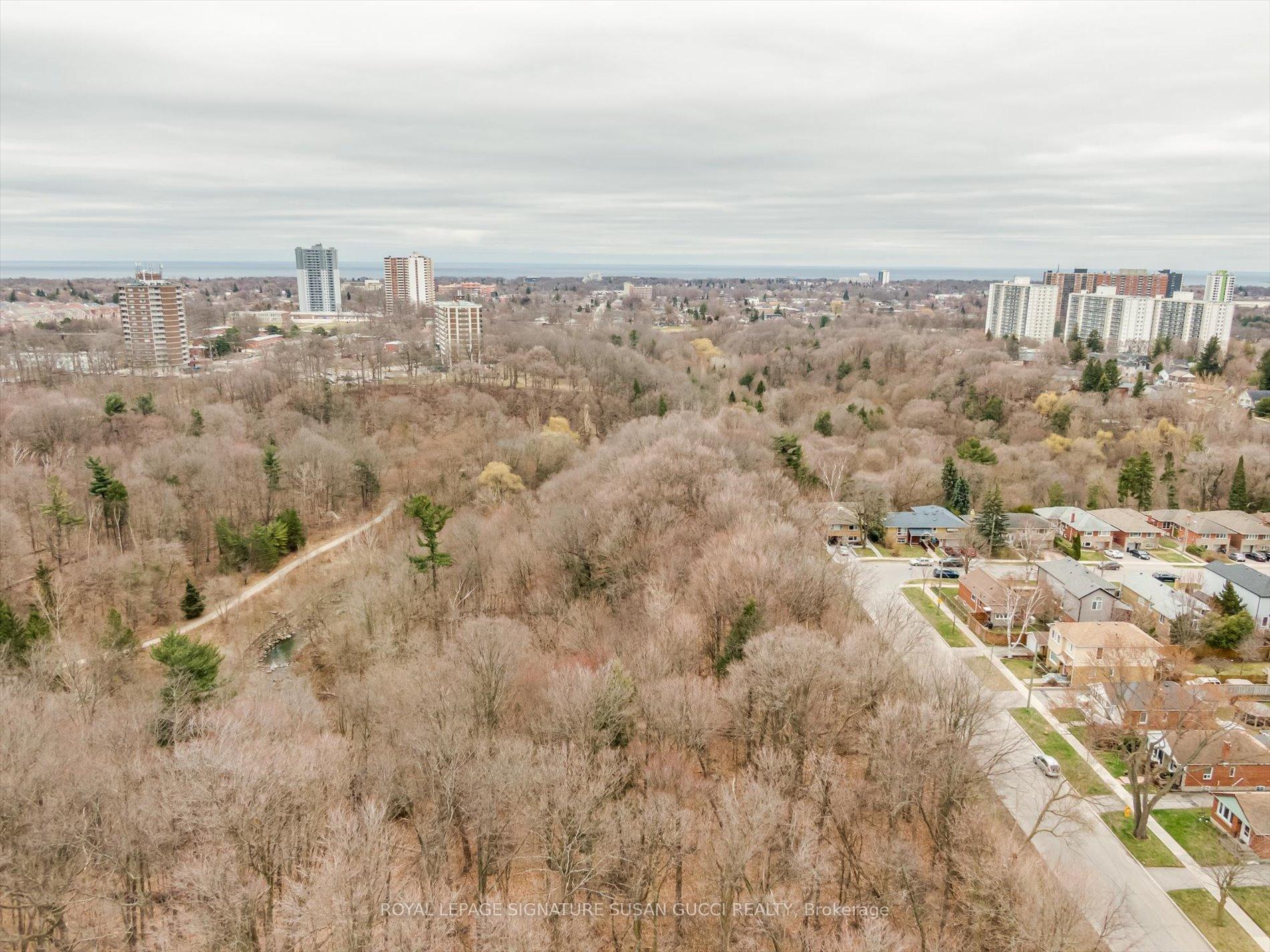 Photo 30 of 53 Florens Avenue, Scarborough, Clairlea-Birchmount — HOMEH
