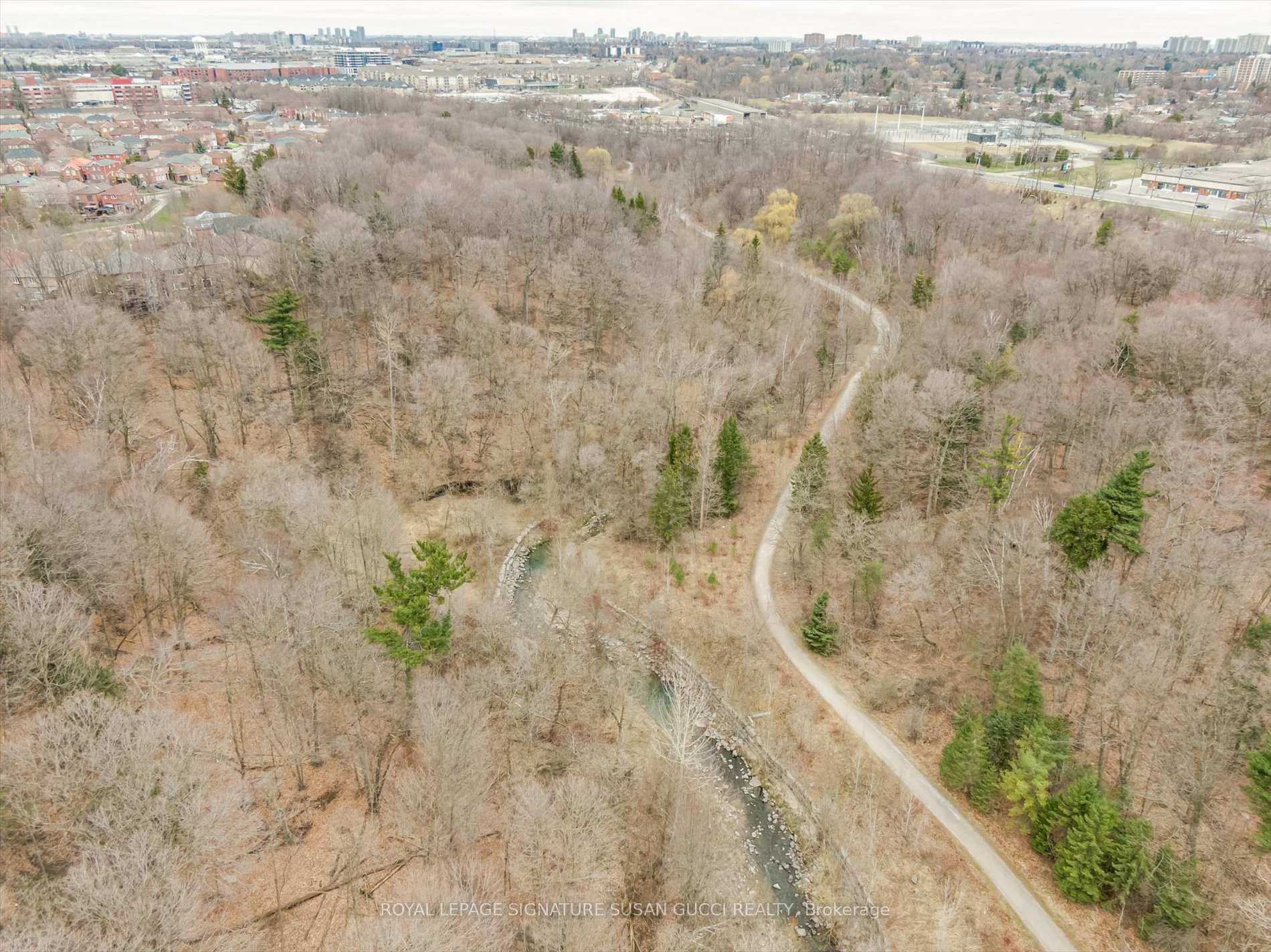 Photo 31 of 53 Florens Avenue, Scarborough, Clairlea-Birchmount — HOMEH