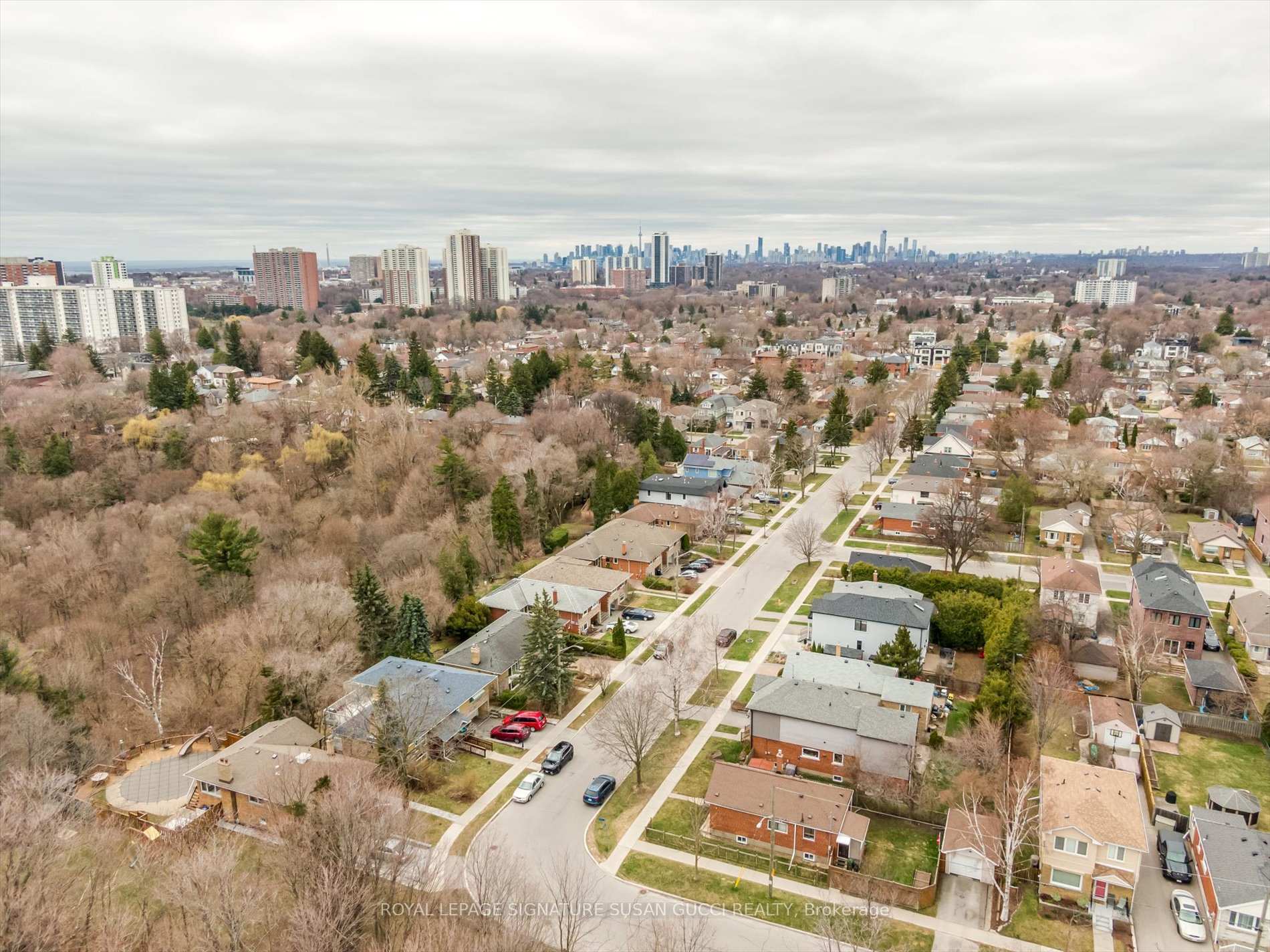 Photo 32 of 53 Florens Avenue, Scarborough, Clairlea-Birchmount — HOMEH